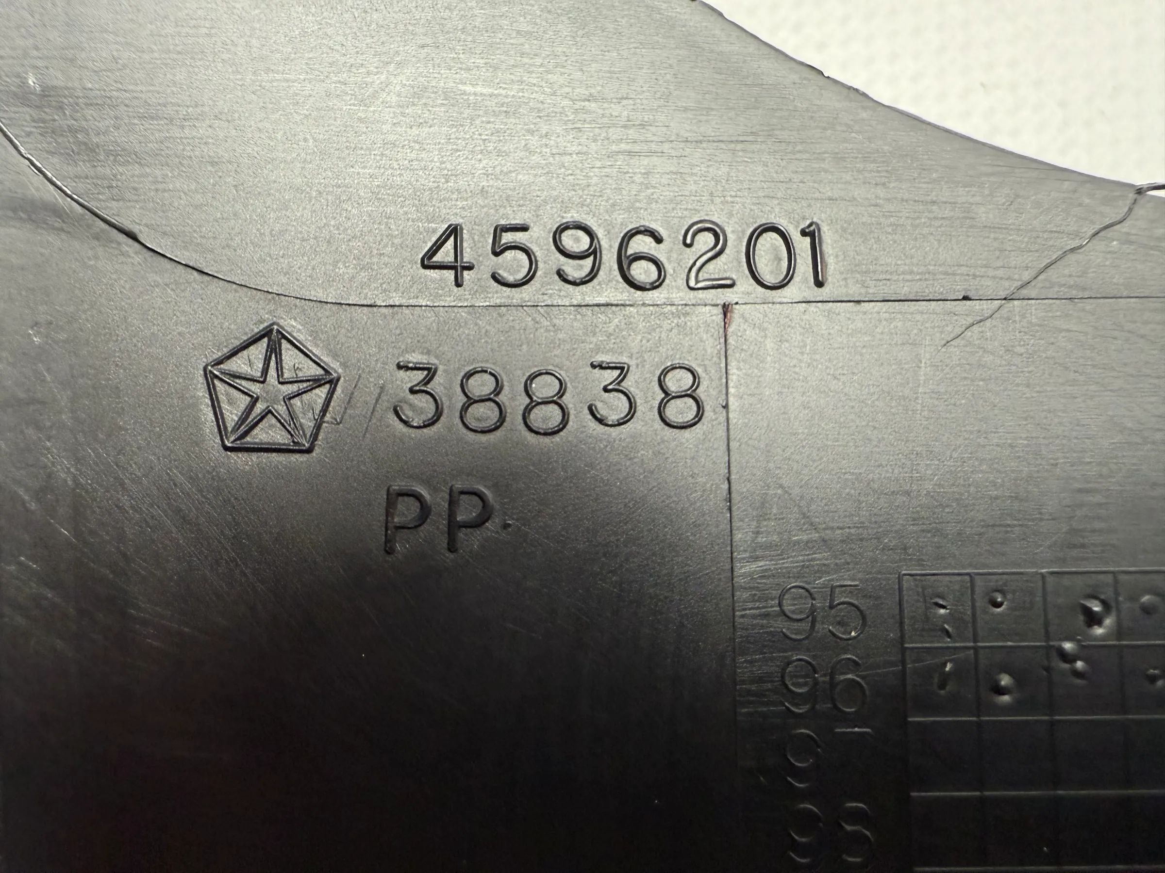 Oryginalna dolna osłona panelu deski rozdzielczej kierowcy Chrysler SEBRING CIRRUS COUPE 4596201