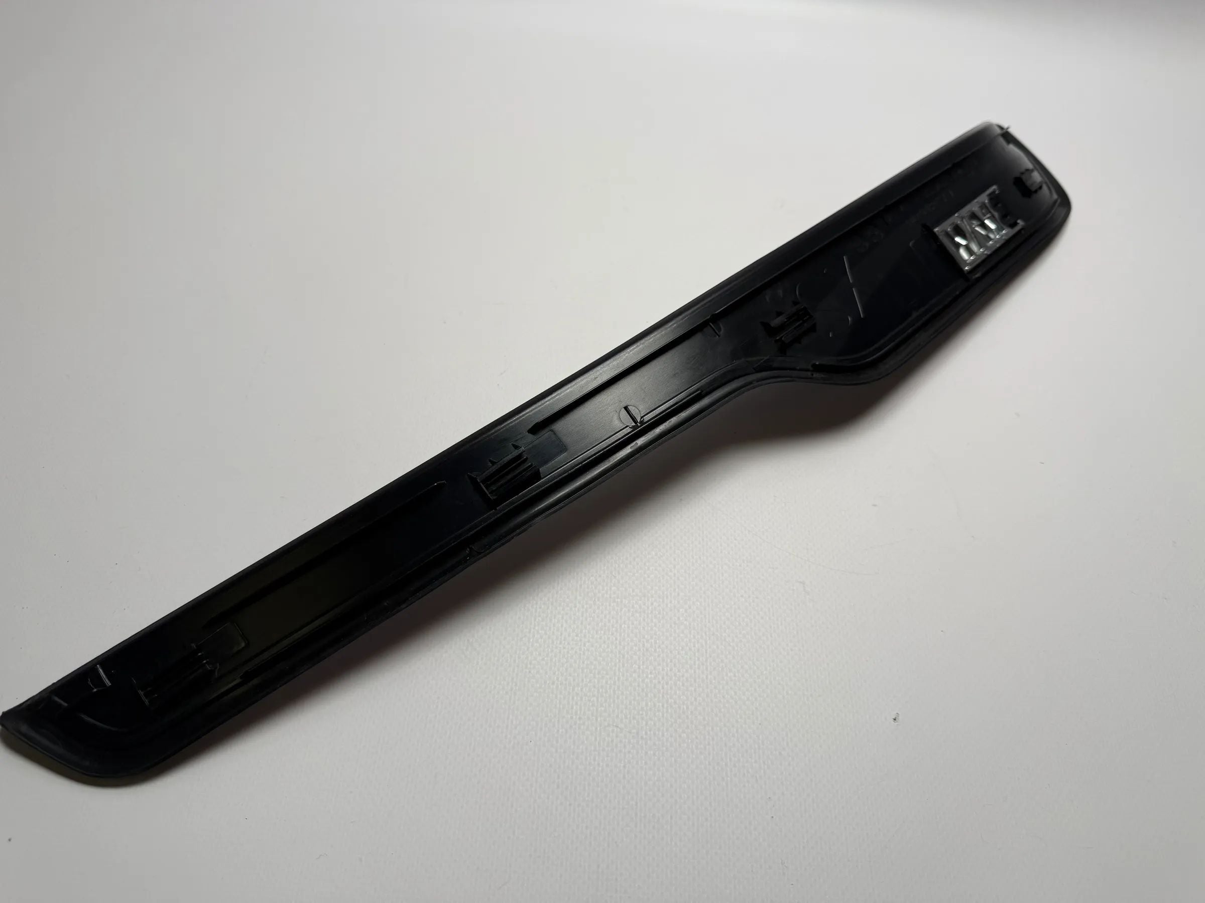 Оригинальная накладка порога двери левая BMW E90 / E91 51477060285