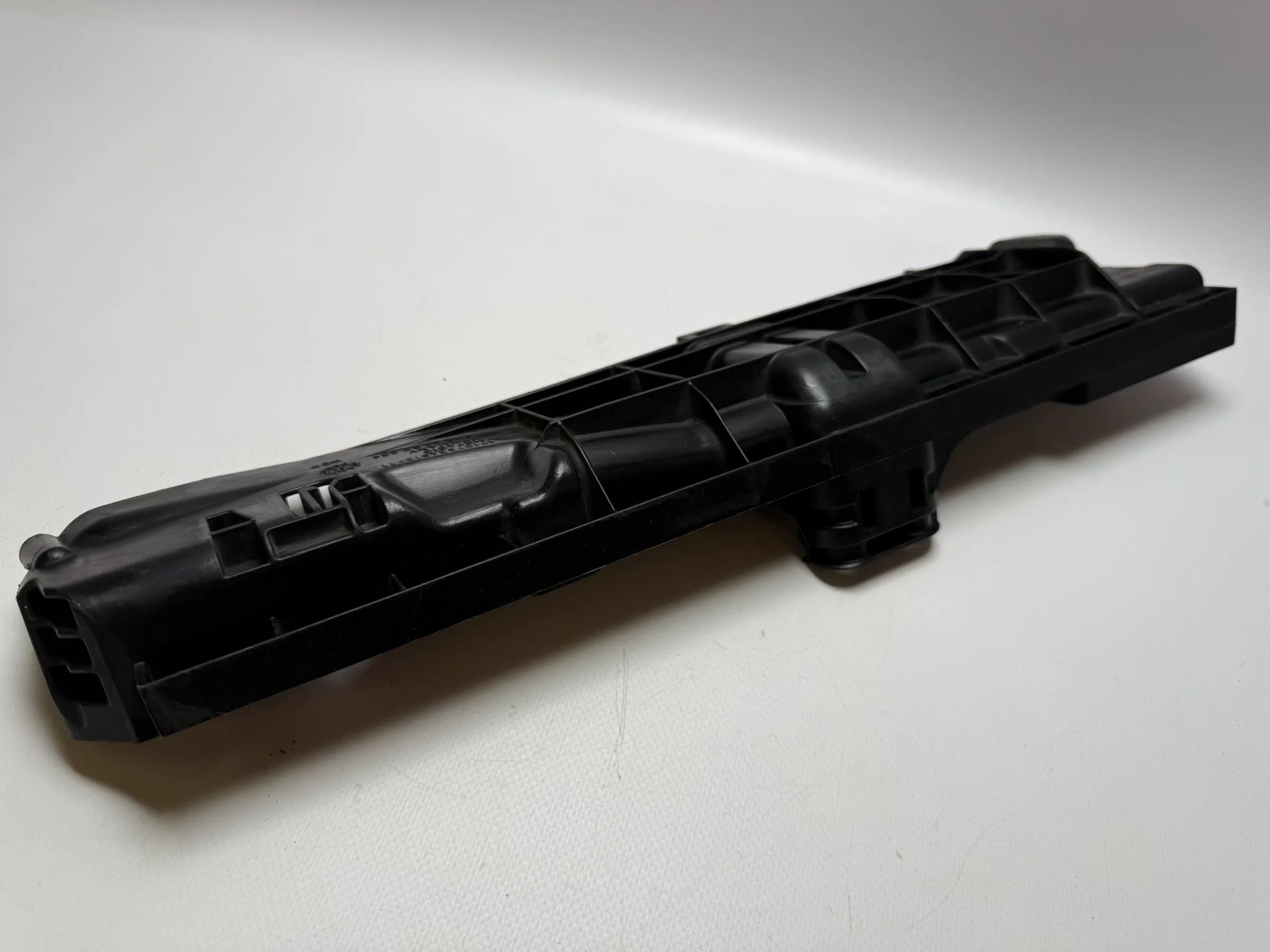 Oryginalny BMW 1er E87 116i Lewy Wspornik Chłodnicy 17107524912-11 11074810