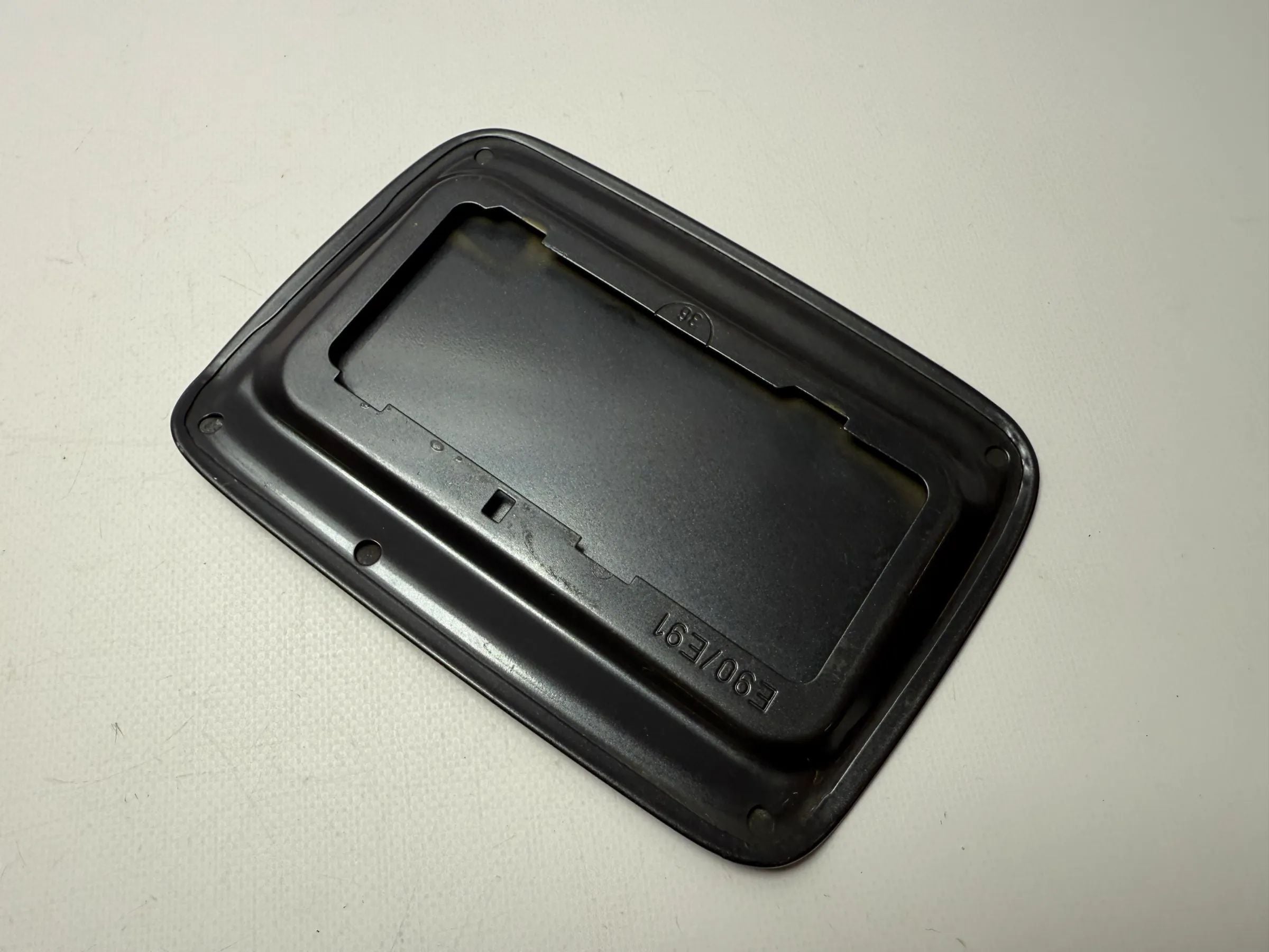 Оригинальная крышка бензобака BMW 3 серии E90 E91 серая 7060692