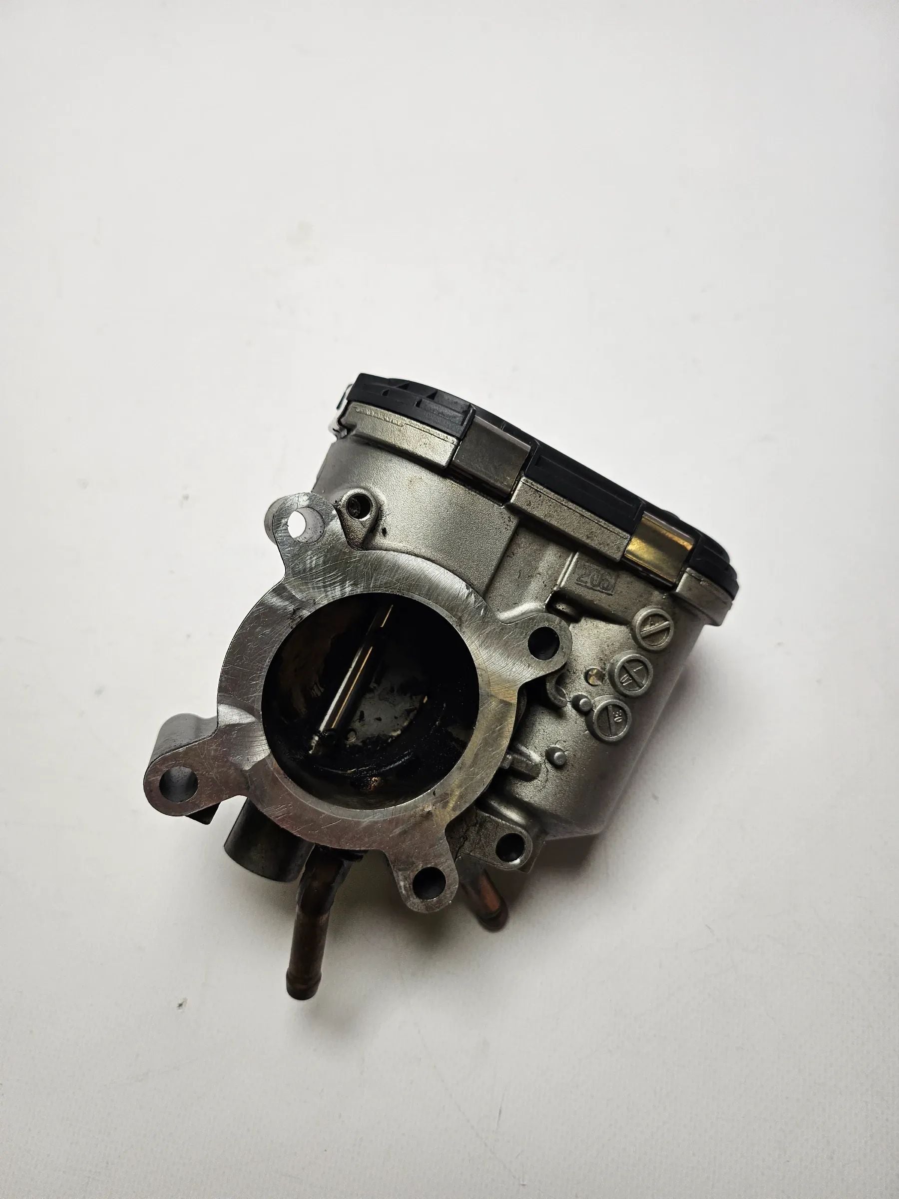 Оригинальная дроссельная заслонка Volkswagen Polo (6N2) 1.4 0280750095 030133062C BOSCH