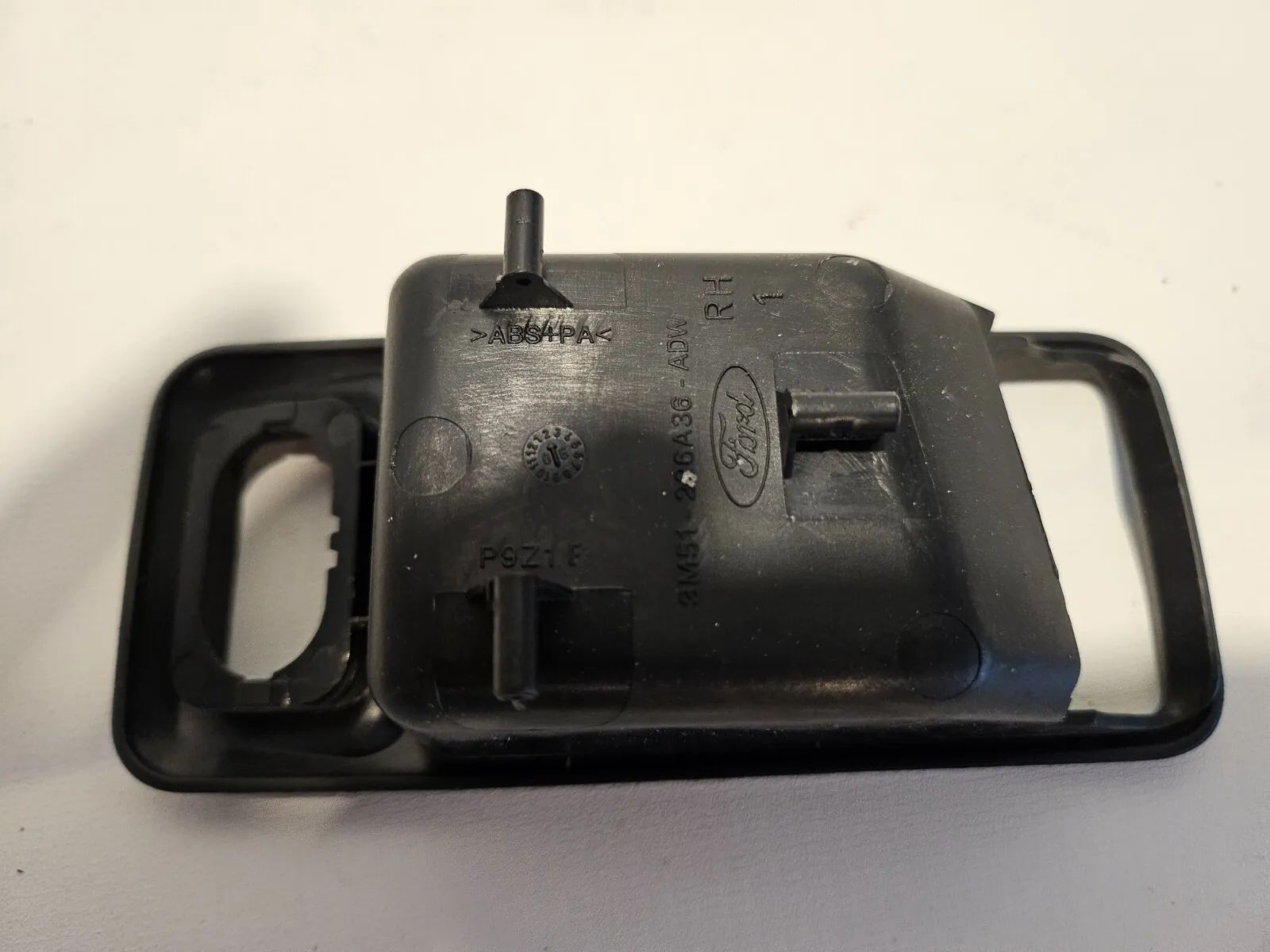 Halter TÜR Innengriff Halter 3M51226A36ADW Ford Focus Turnier 1.6 16V Bj 2005