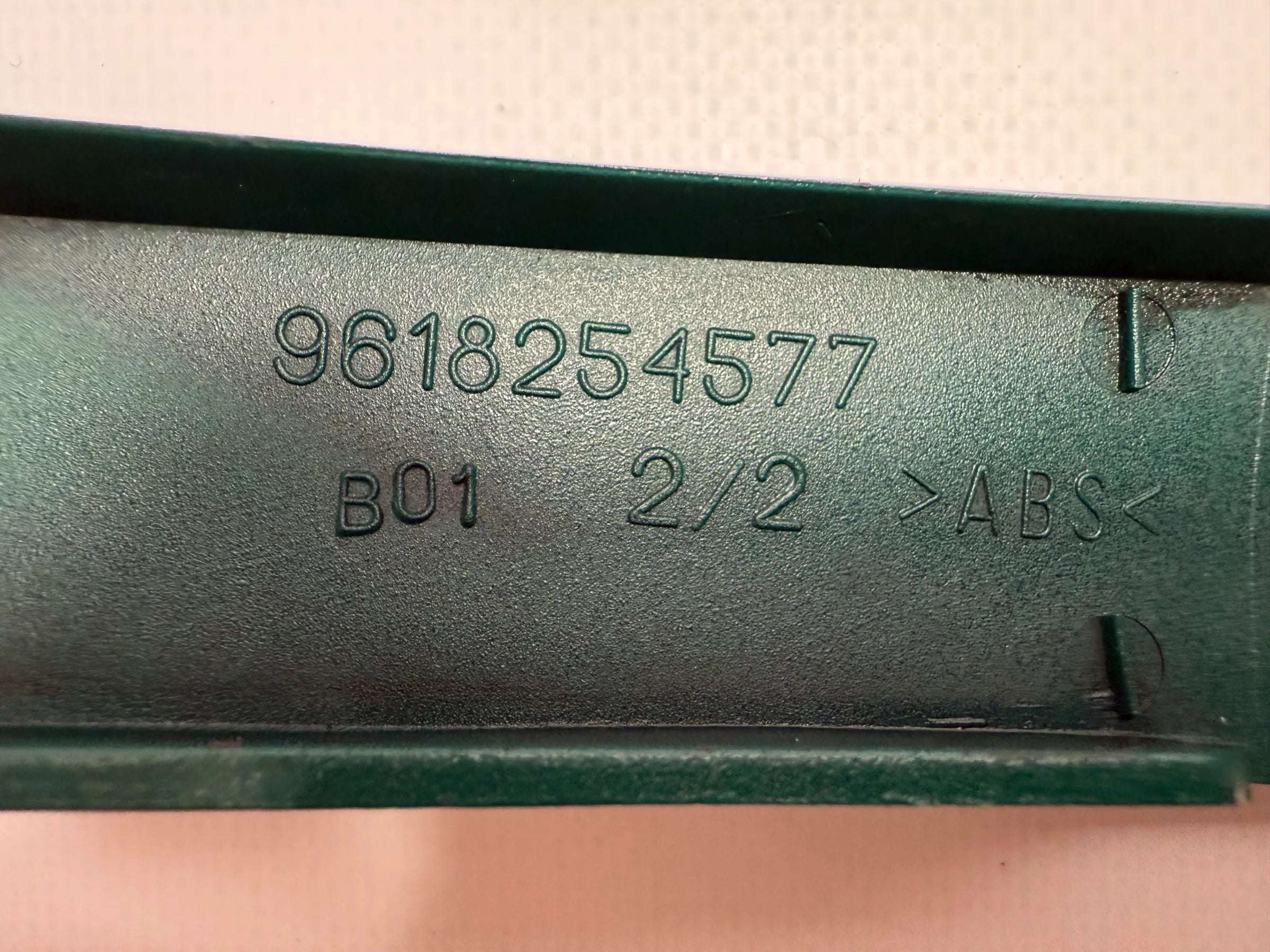 Originele CITROEN Berlingo PEUGEOT Partner Koplamplijst Groen 9618254577