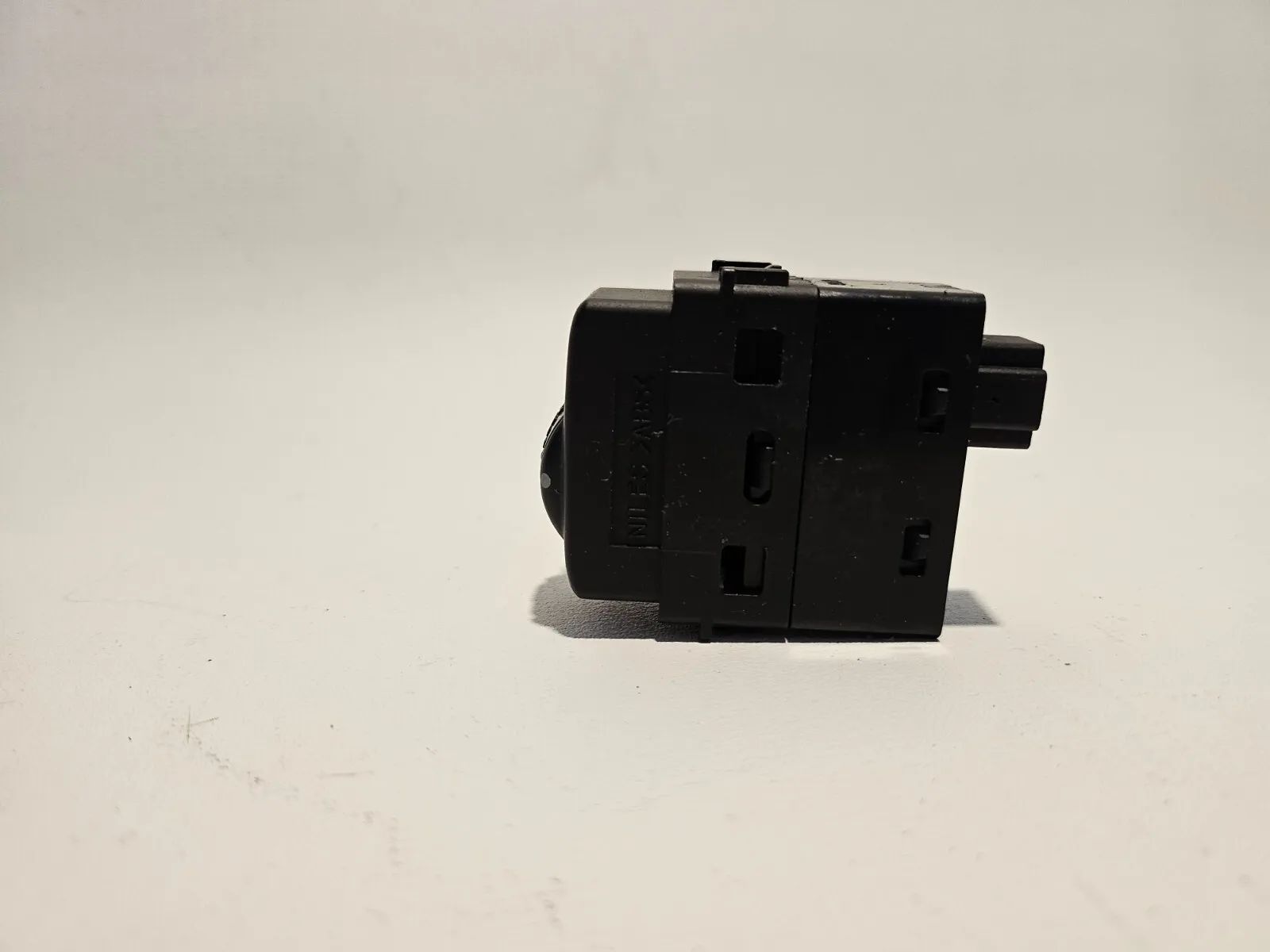 Nissan Micra K12 Schalter LWR Leuchtweitenregulierung  251909U00A  211164