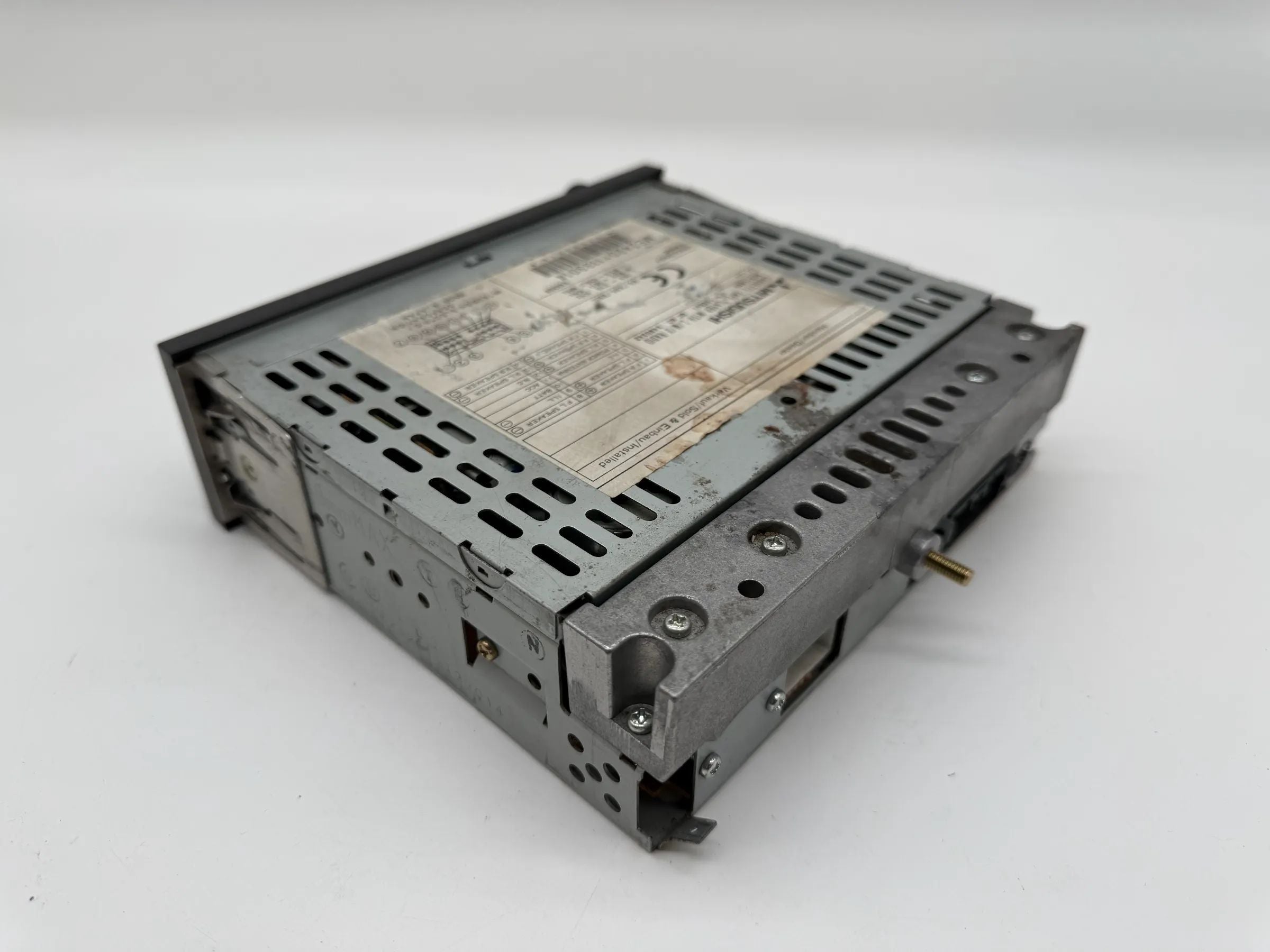 mz311990 Autoradio Kassettenradio Mitsubishi Carisma DE845455-56