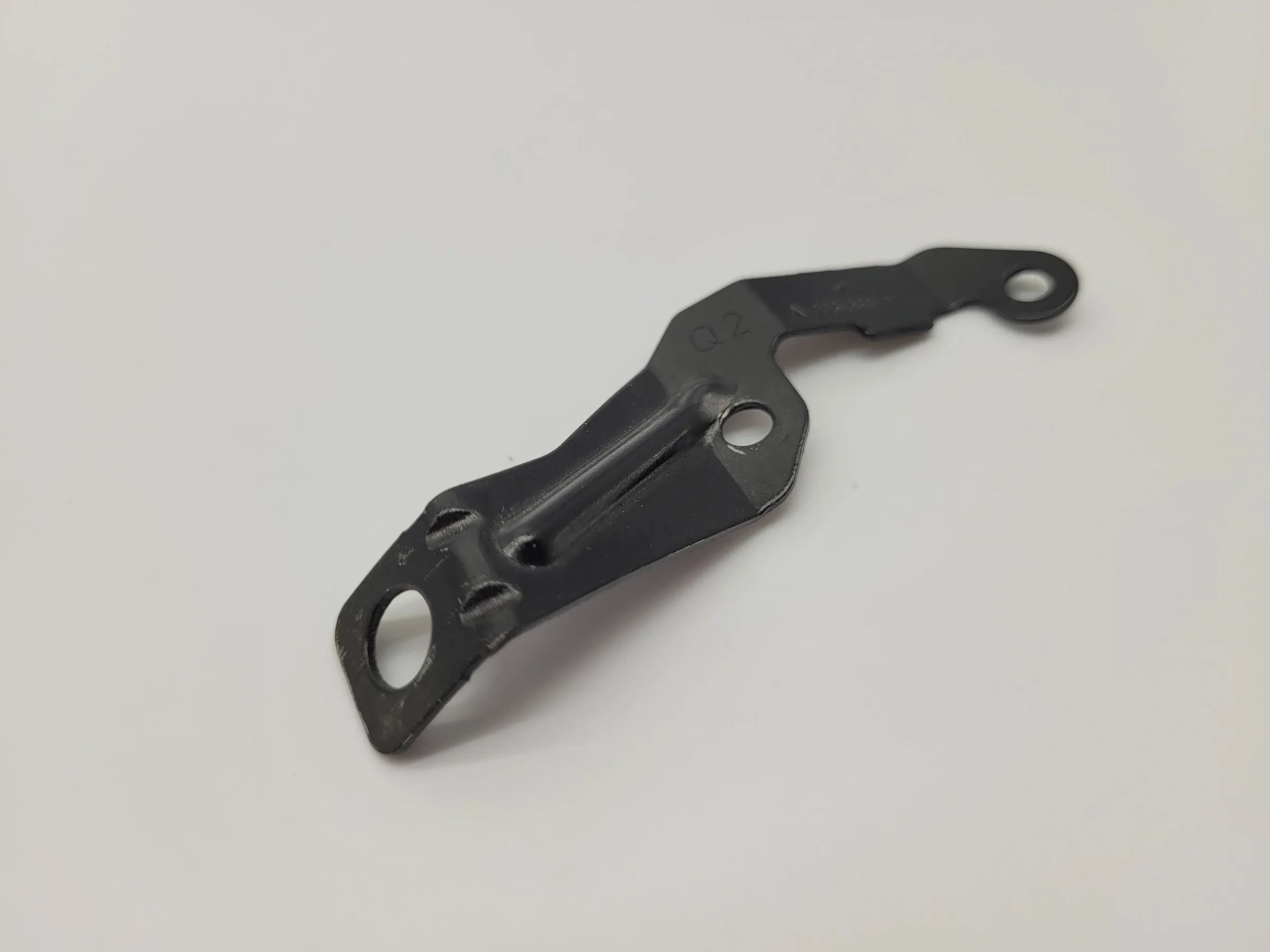 Original Mercedes-Benz C-Klasse (W203) Halterung Mittelkonsole Links A2036830214