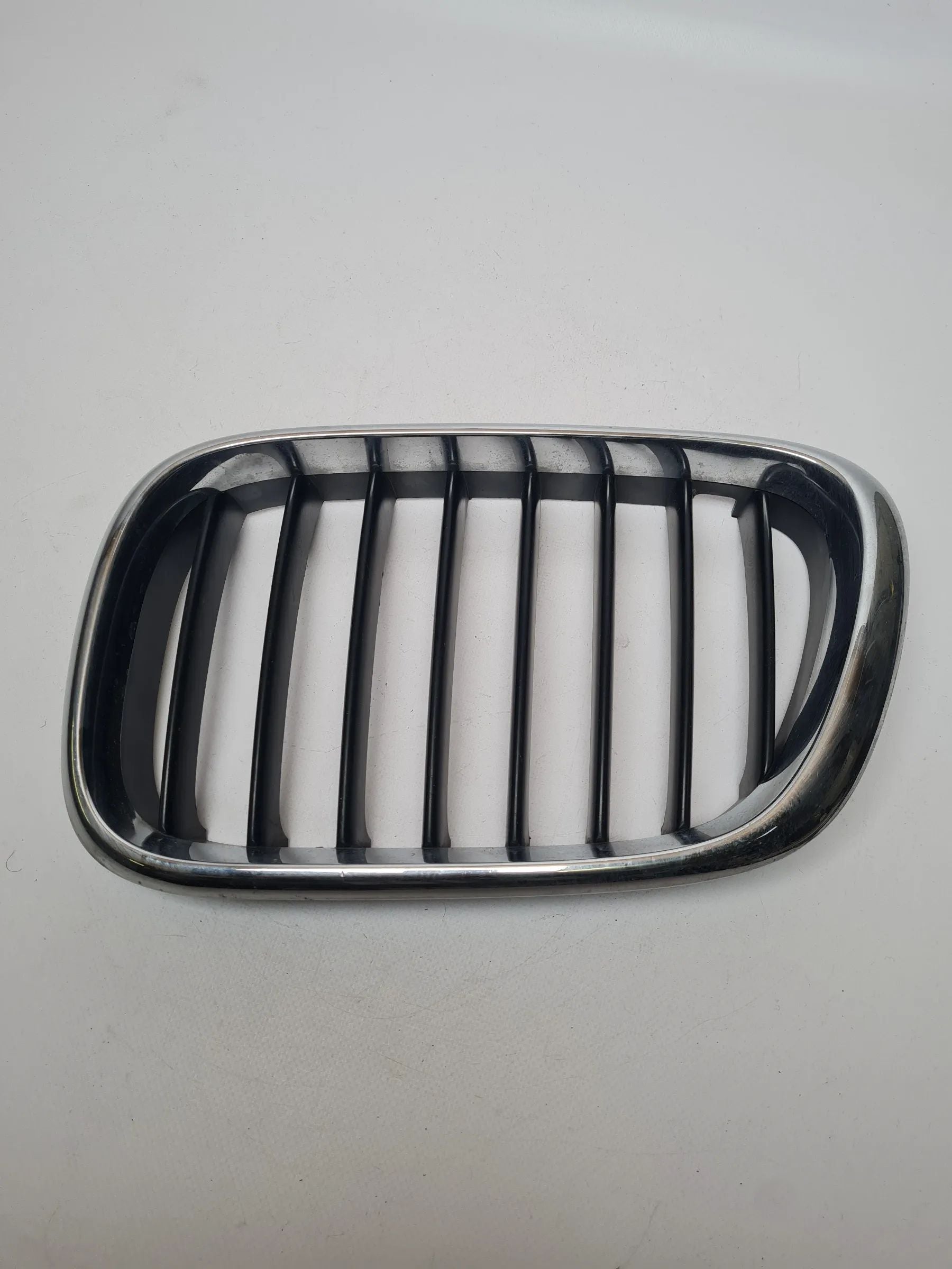 Original BMW X5 (E53) Kühlergrill Vorne Rechts 8247673