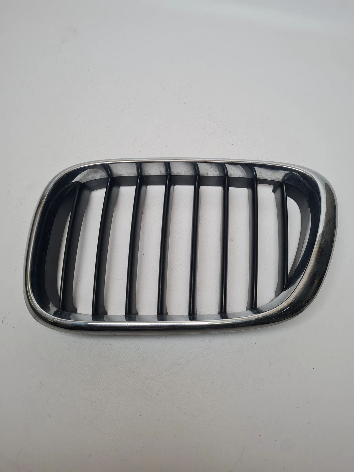 Original BMW X5 (E53) Kühlergrill Vorne Rechts 8247673