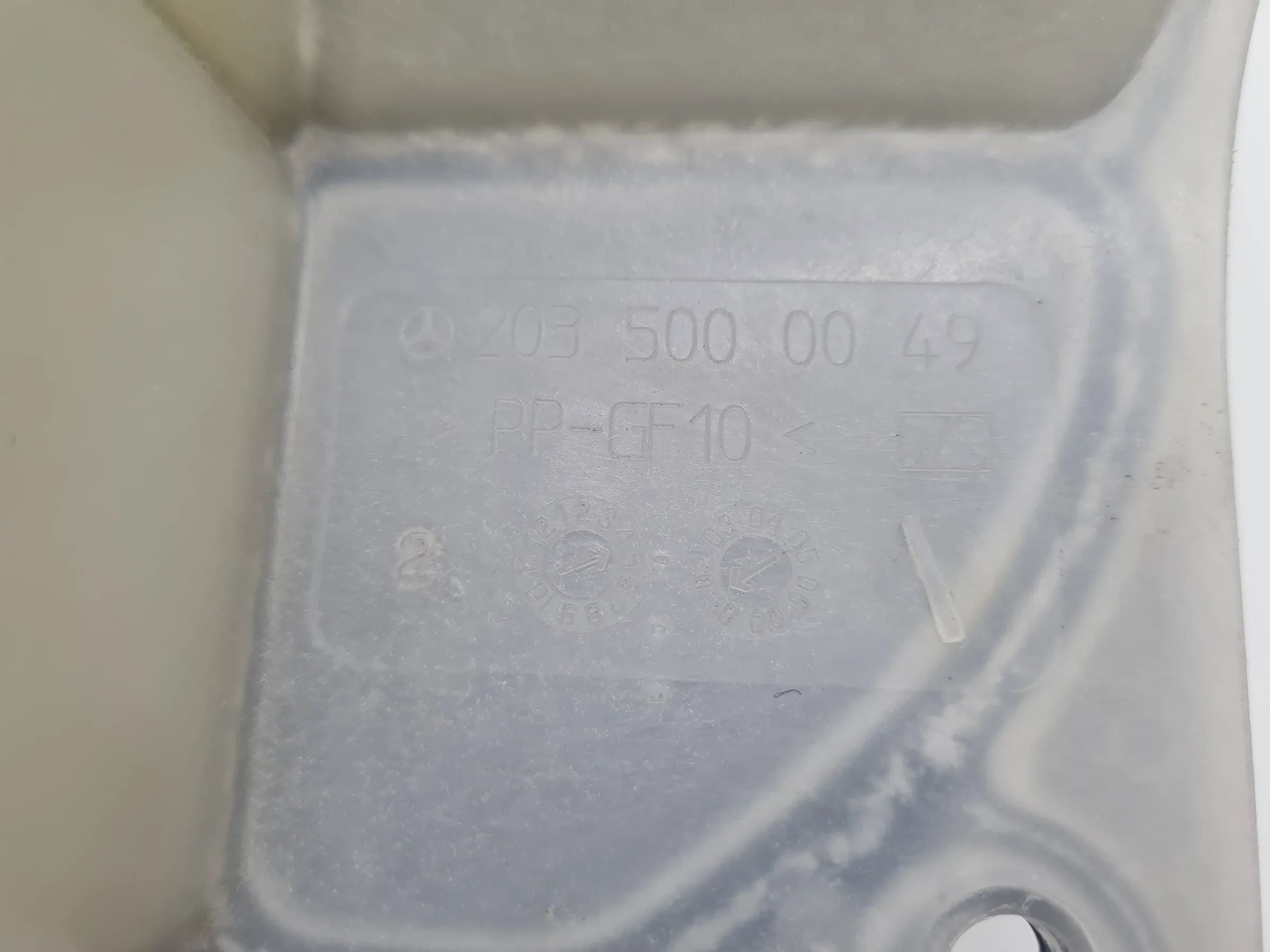 Original Mercedes-Benz C-Klasse (W203) Ausgleichsbehälter Kühlmittel A2035000049