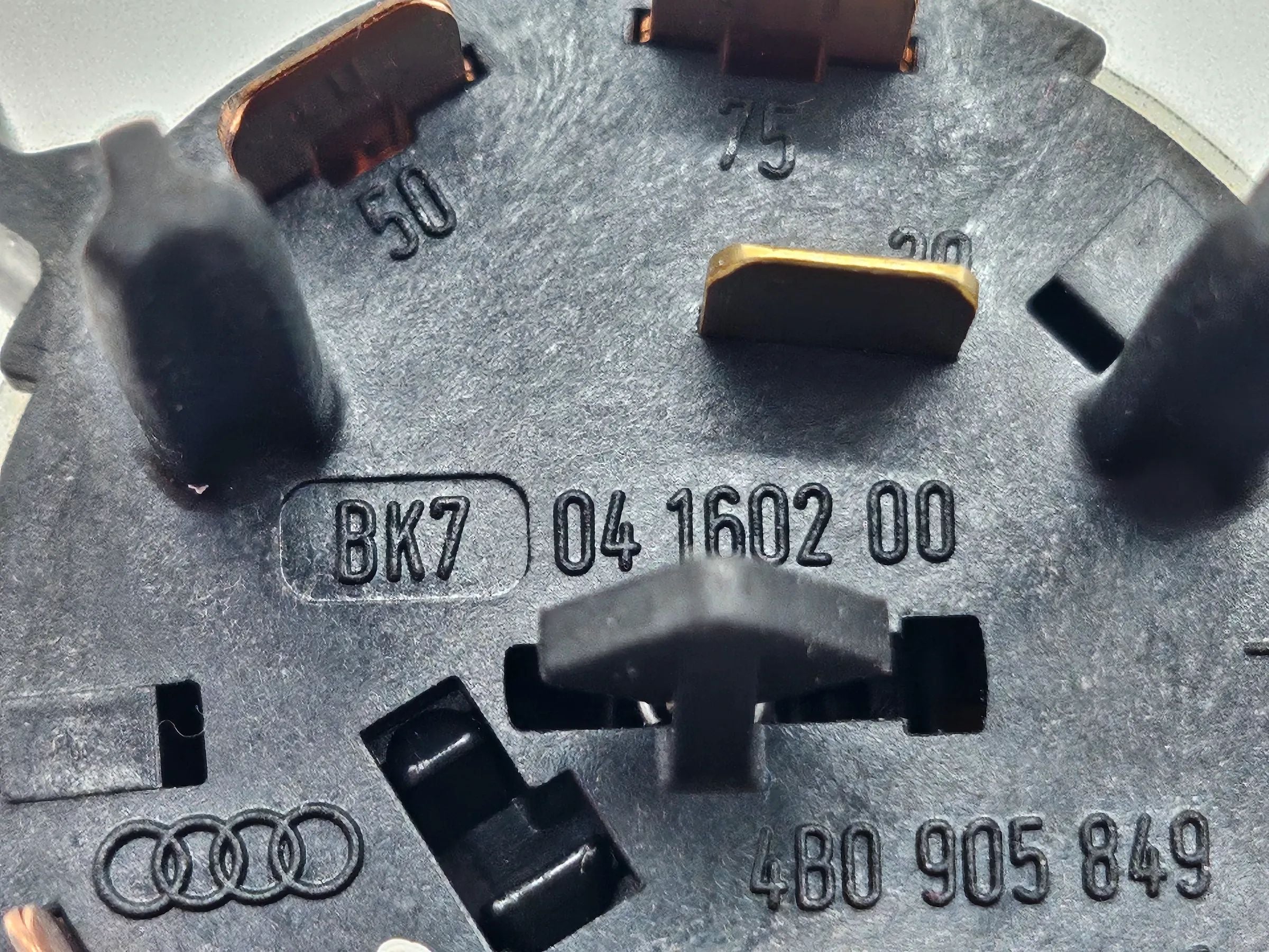 Original VW Golf 4 1J  Schalter Zündung Zündanlassschalter 4B0905849