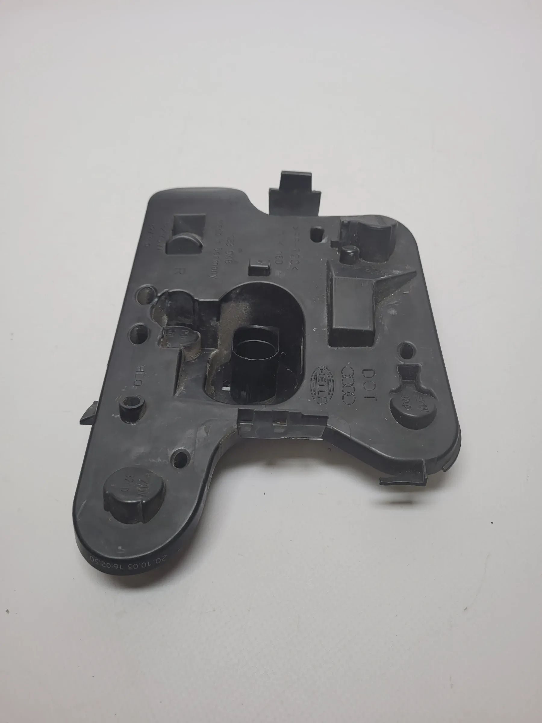 Original Audi A4 (8E2) Lampenträger 153948