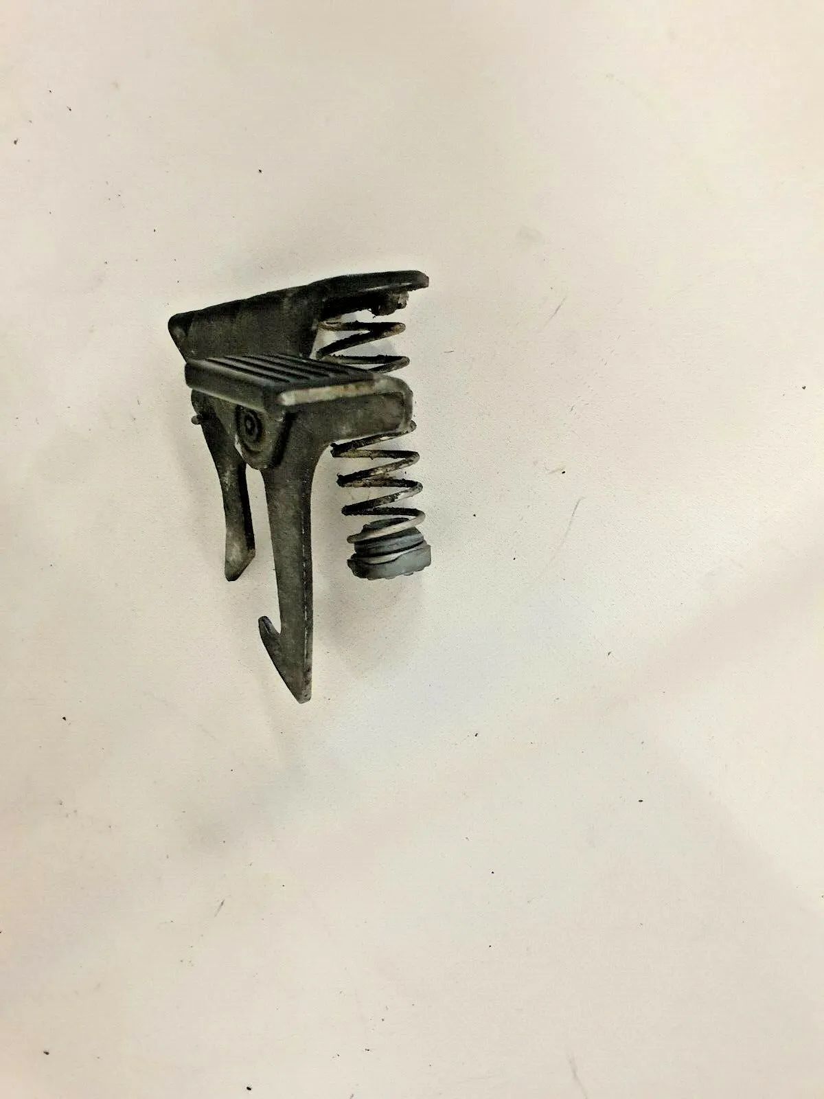 оригинальный рычаг открывания капота Volvo S60 2000-2009