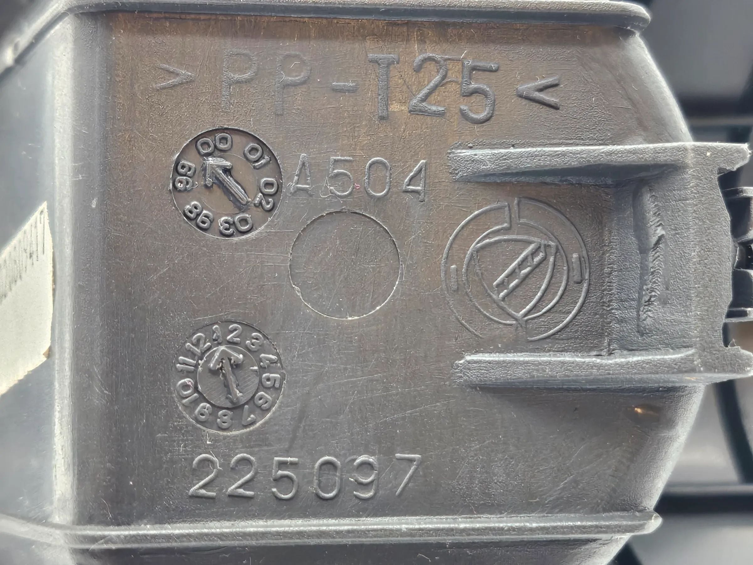 Original Fiat Punto 188 Aschenbecher Ascher ohne Einsatz 225097