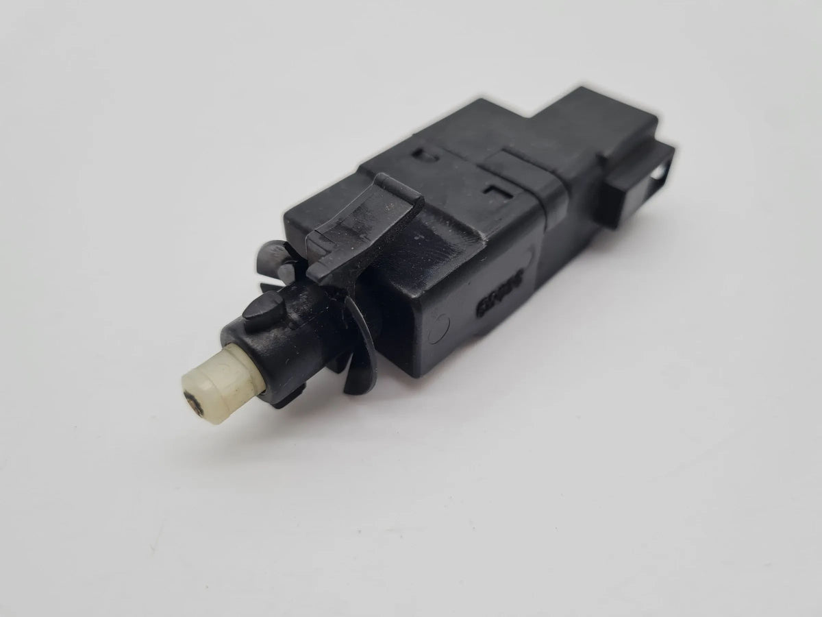 Original Mercedes Benz A-Klasse (W168) Bremslichtschalter A0015452009