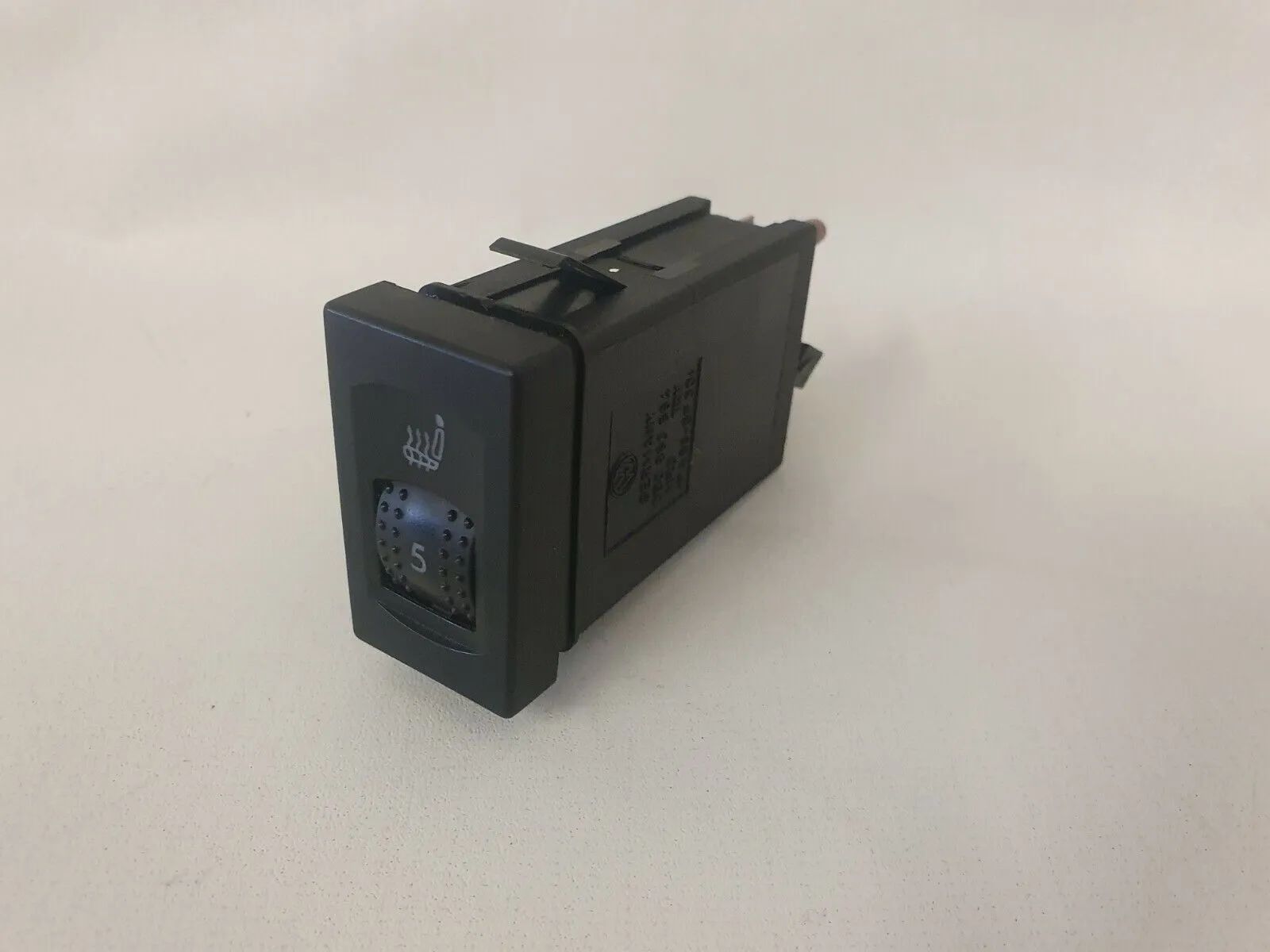 original VW Passat 3B BJ 1998 sedan seat heating switch right 3B0963564C 