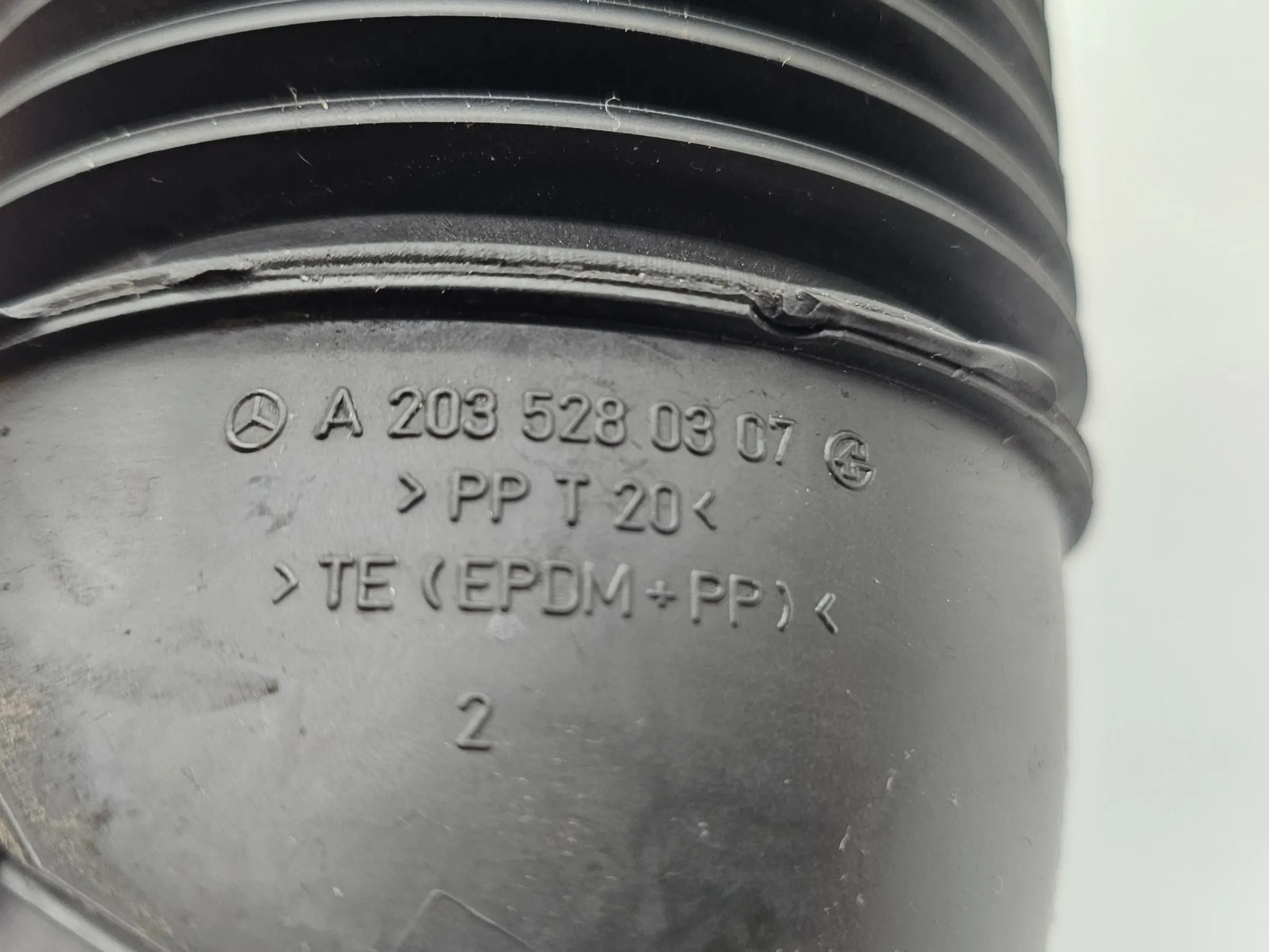 Original Mercedes-Benz C-Klasse W203 C180 Verteilerlufteinlassrohr A2035280307