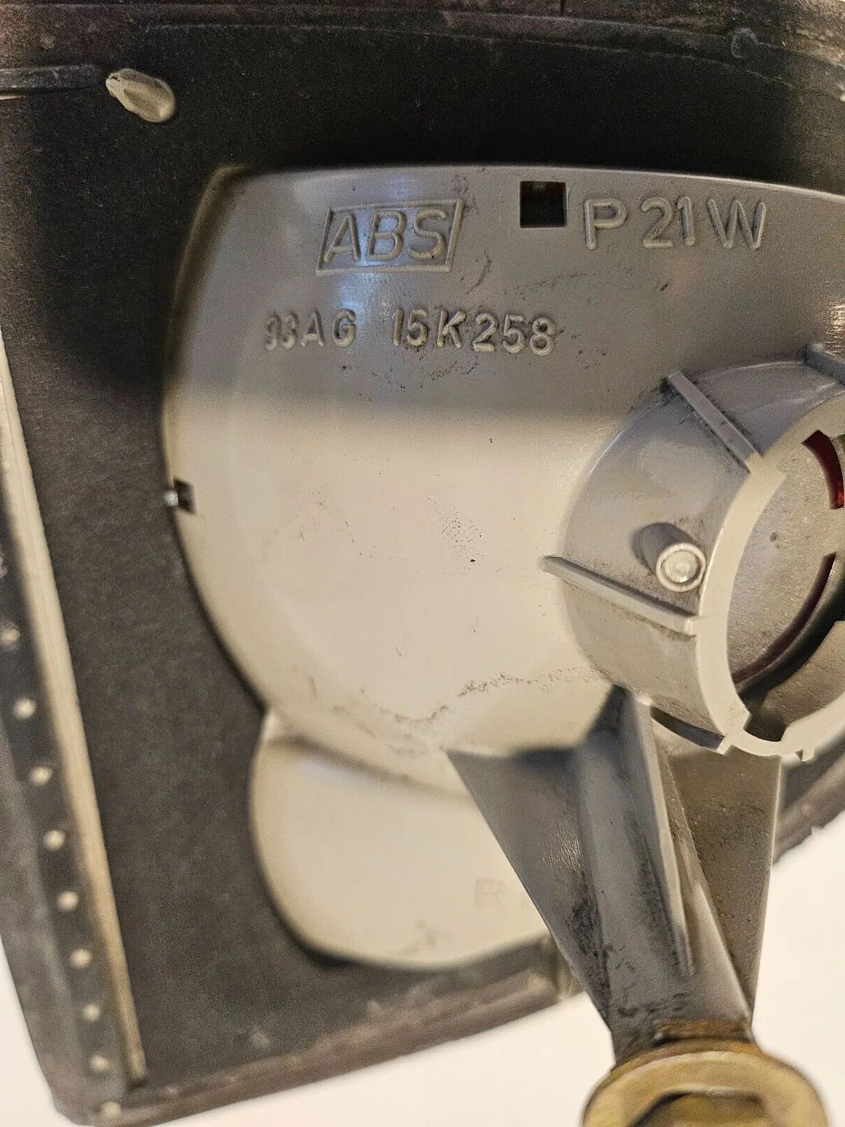 original Ford Escort farolim traseiro direito interno 93AG15K258