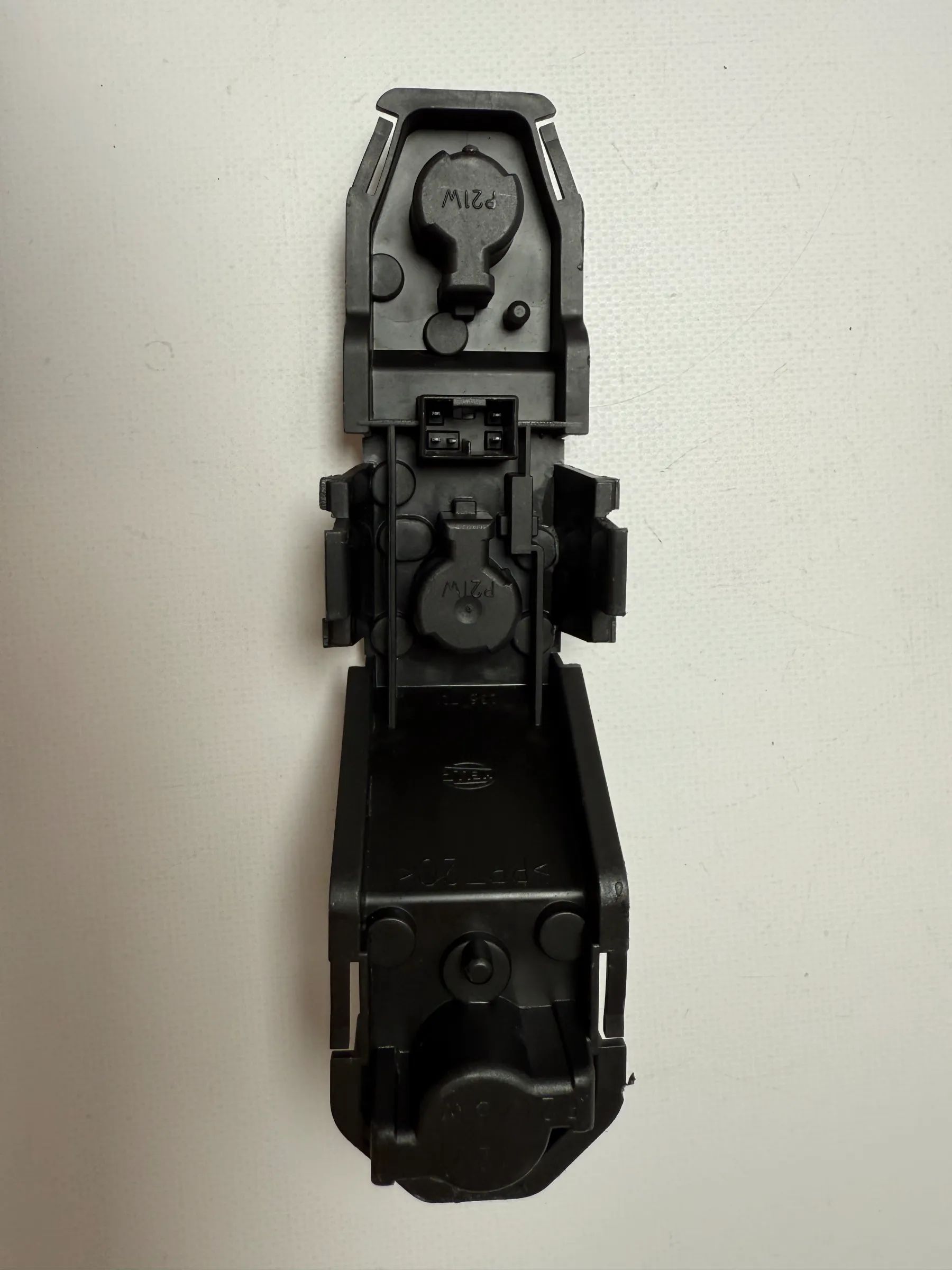 Original NISSAN Micra II K11 Lampenträger Rücklicht Hinten L/R 236 721