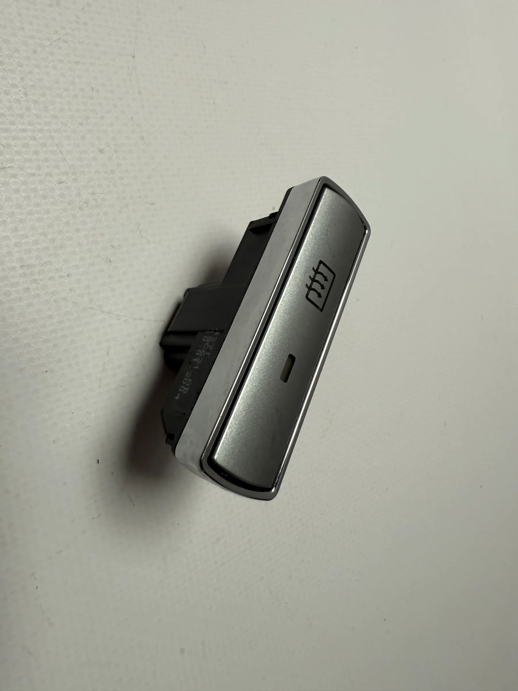 純正Ford モンデオ MK3 B5Y/B4Y/BWY リヤウインドウヒーター スイッチ 4S7T18C621AB