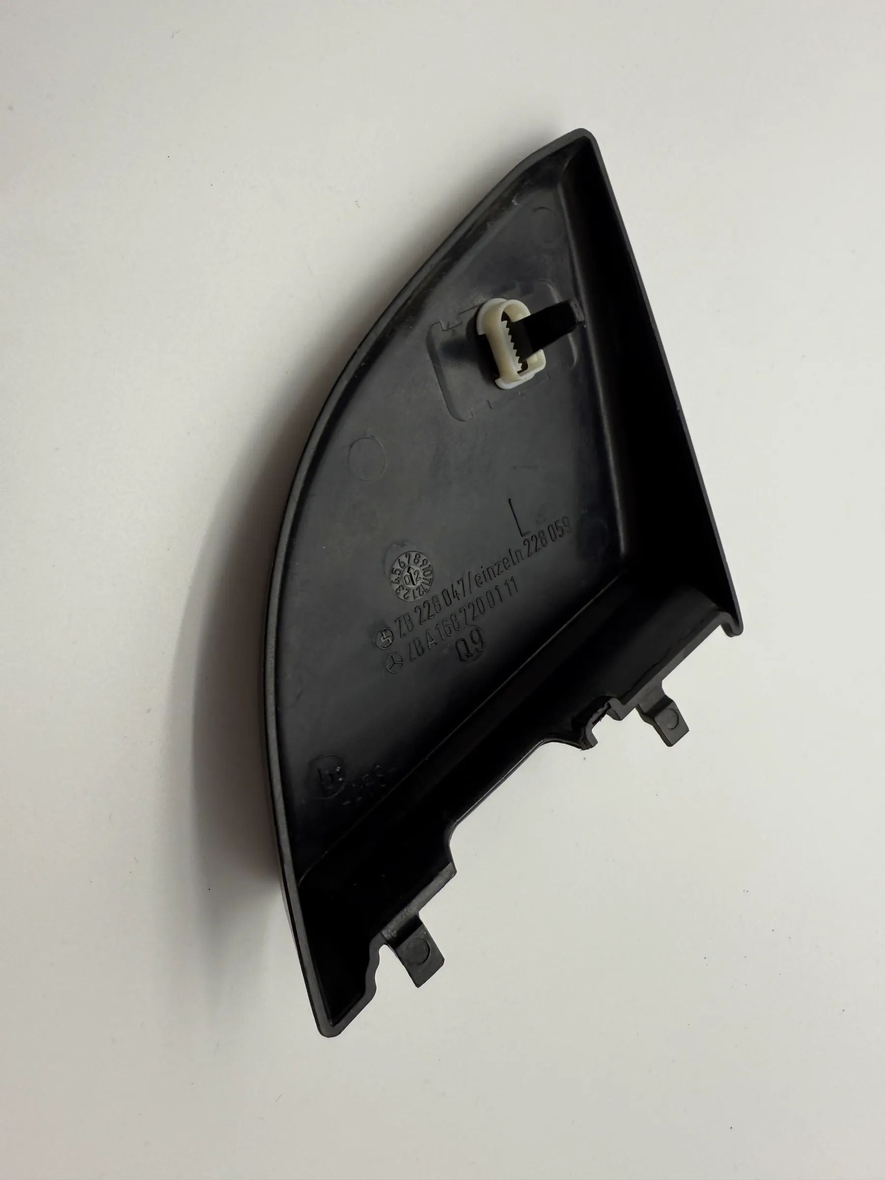 Original Mercedes-Benz A-Klasse Innenverkleidung Dreieck Links A1687200111