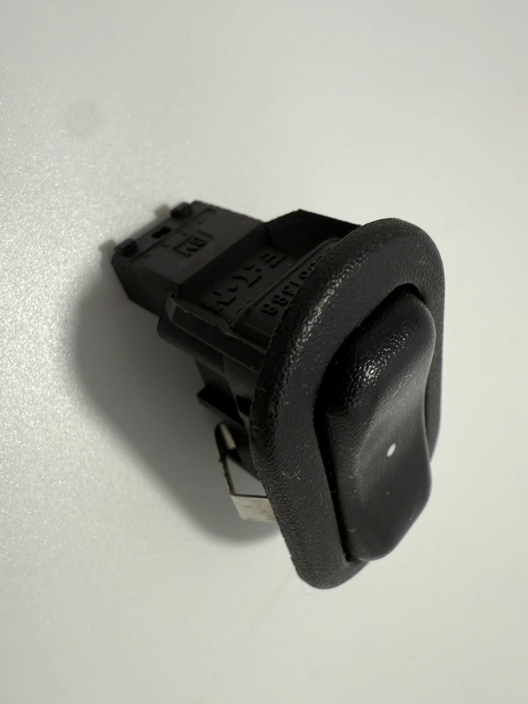Oryginalny Opel Meriva A Corsa C Astra G Przełącznik Podnośnika Szyby Prawy 90561388