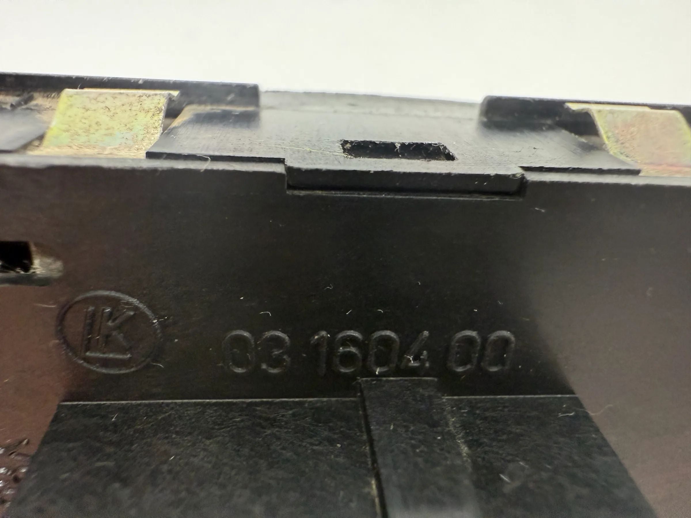 Oryginalny przełącznik podnośnika szyby lewy Ford Mondeo I / II 93BG14529BA / 03160400