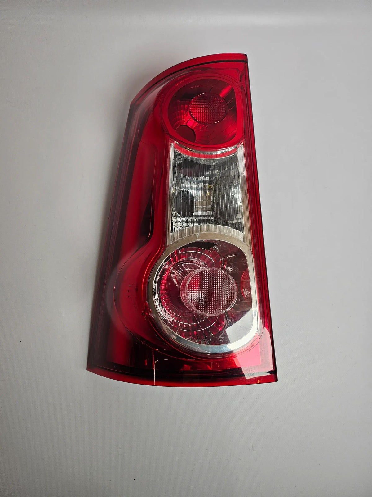 Oryginalna lampa tylna lewa Dacia Logan MCV (06–09) 89036237 8200413996