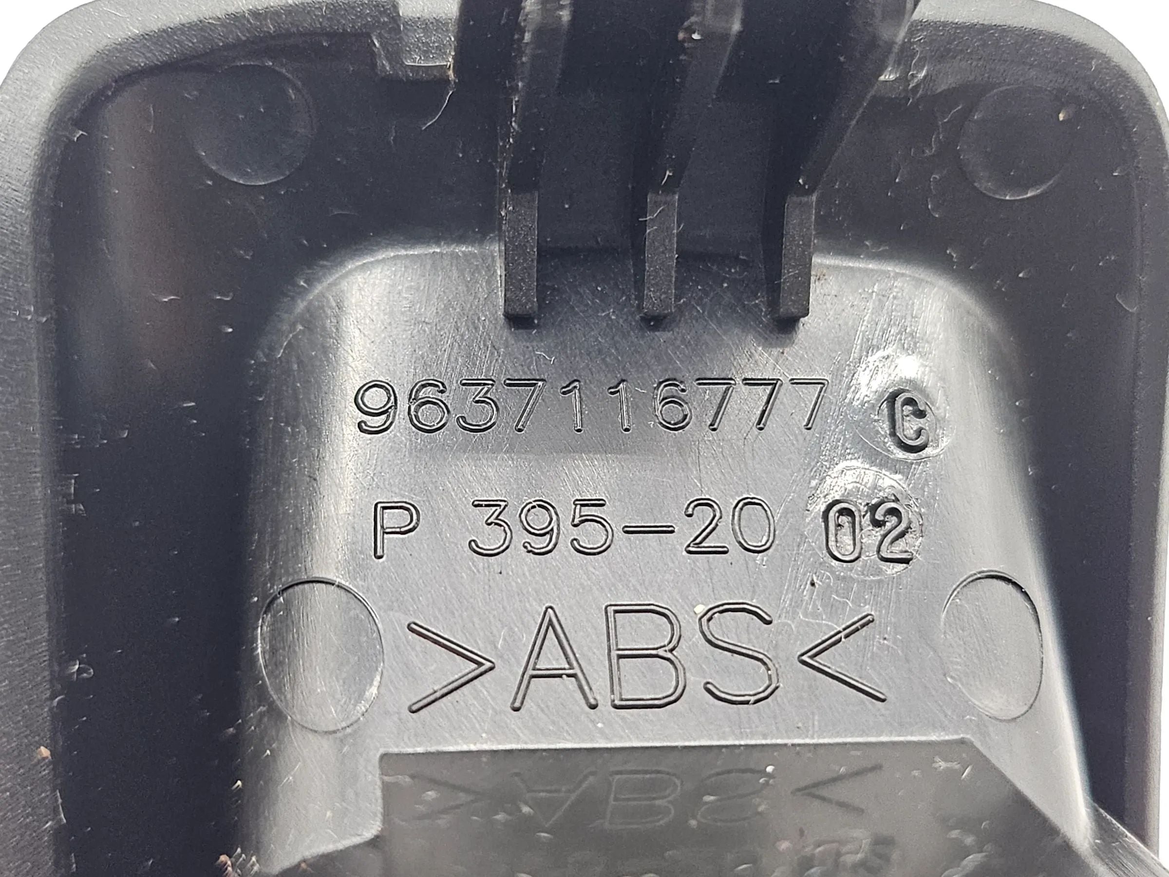 Оригинальная рамка обшивки переключателя крыши Peugeot 206 CC 9637116777