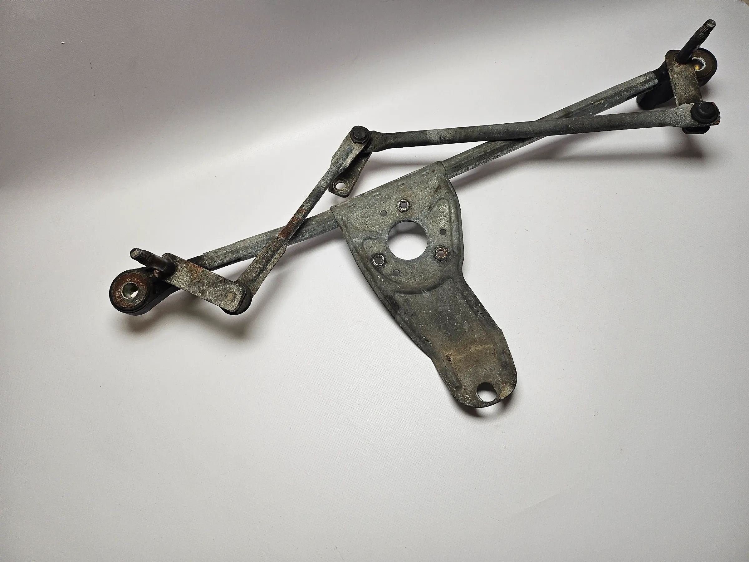 Original BMW X5 E53 wiper linkage front 7046570-01