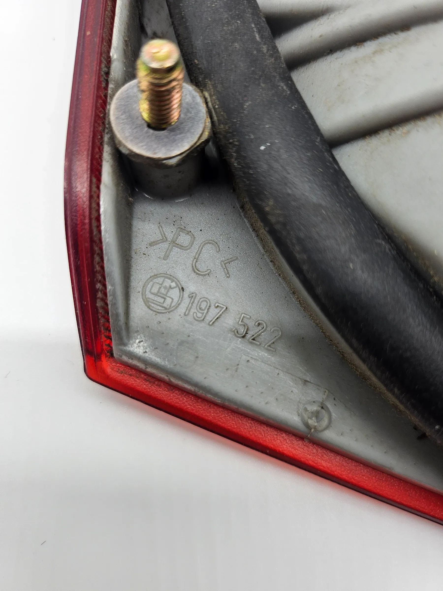 Feu arrière droit intérieur Mercedes Benz E-Klasse W210 A2108201064