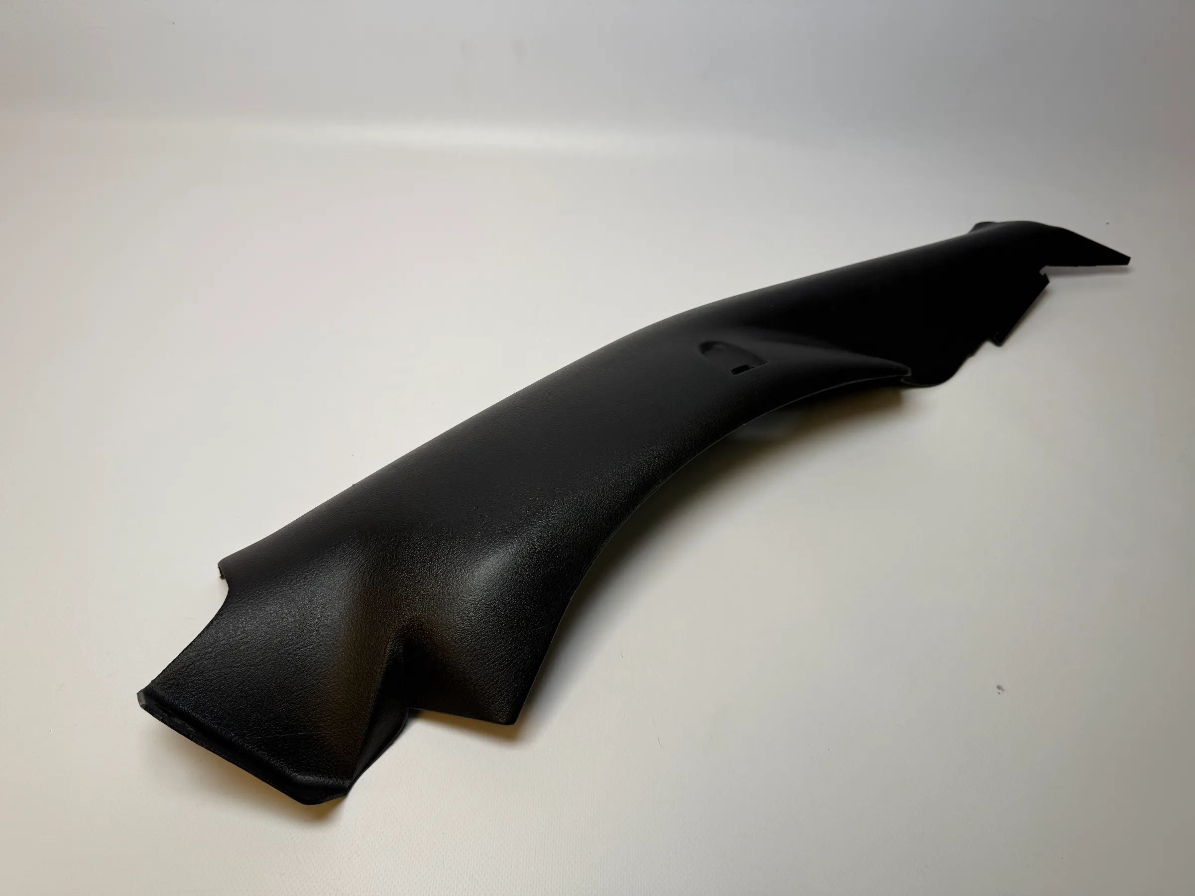 Oryginalna osłona boczna słupka C Volkswagen Golf 4 IV prawa 1J4867768A