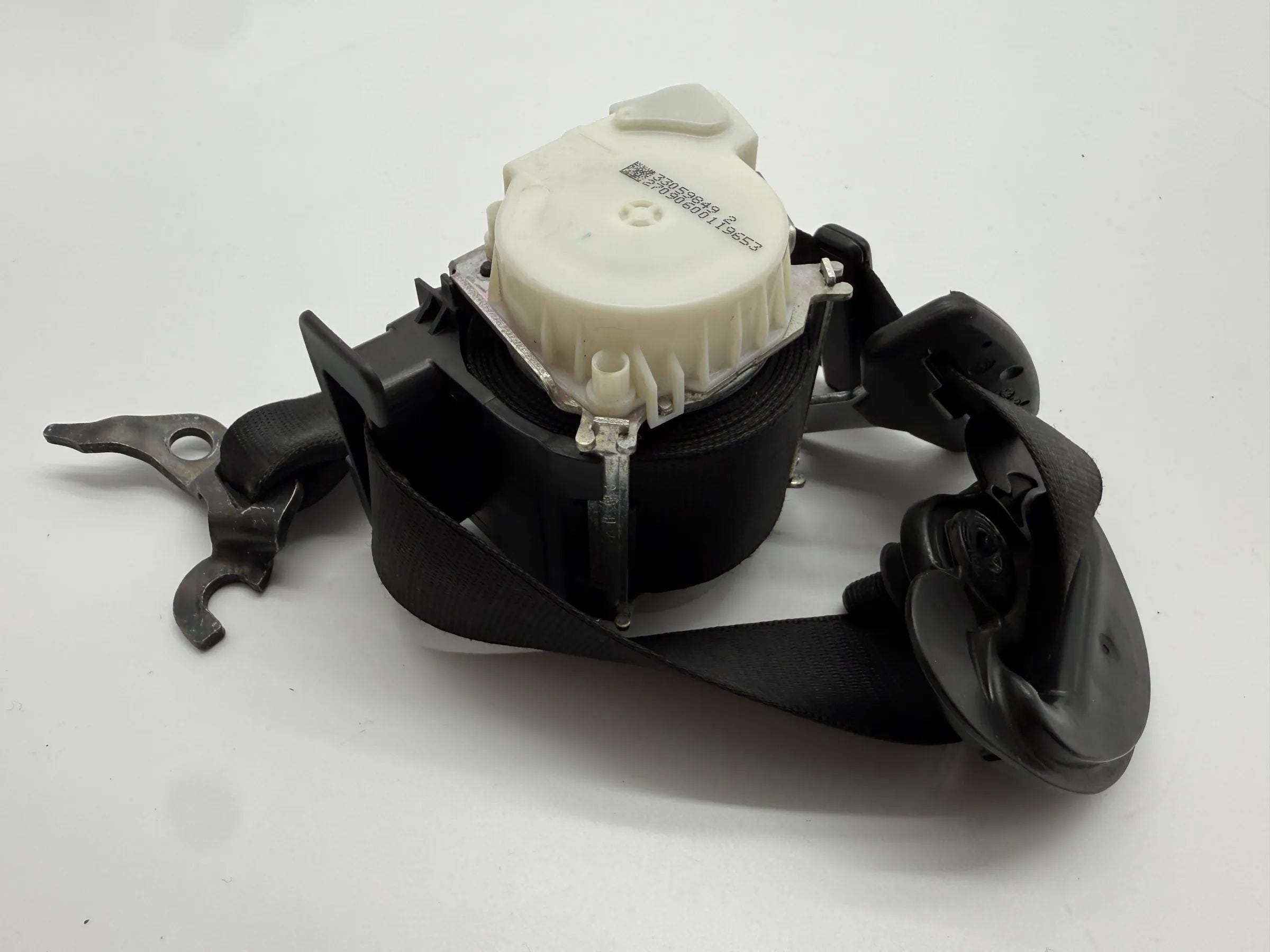 Orijinal BMW 116i (E81,E87,E90/E91) Ön Sağ Emniyet Kemeri 330598492