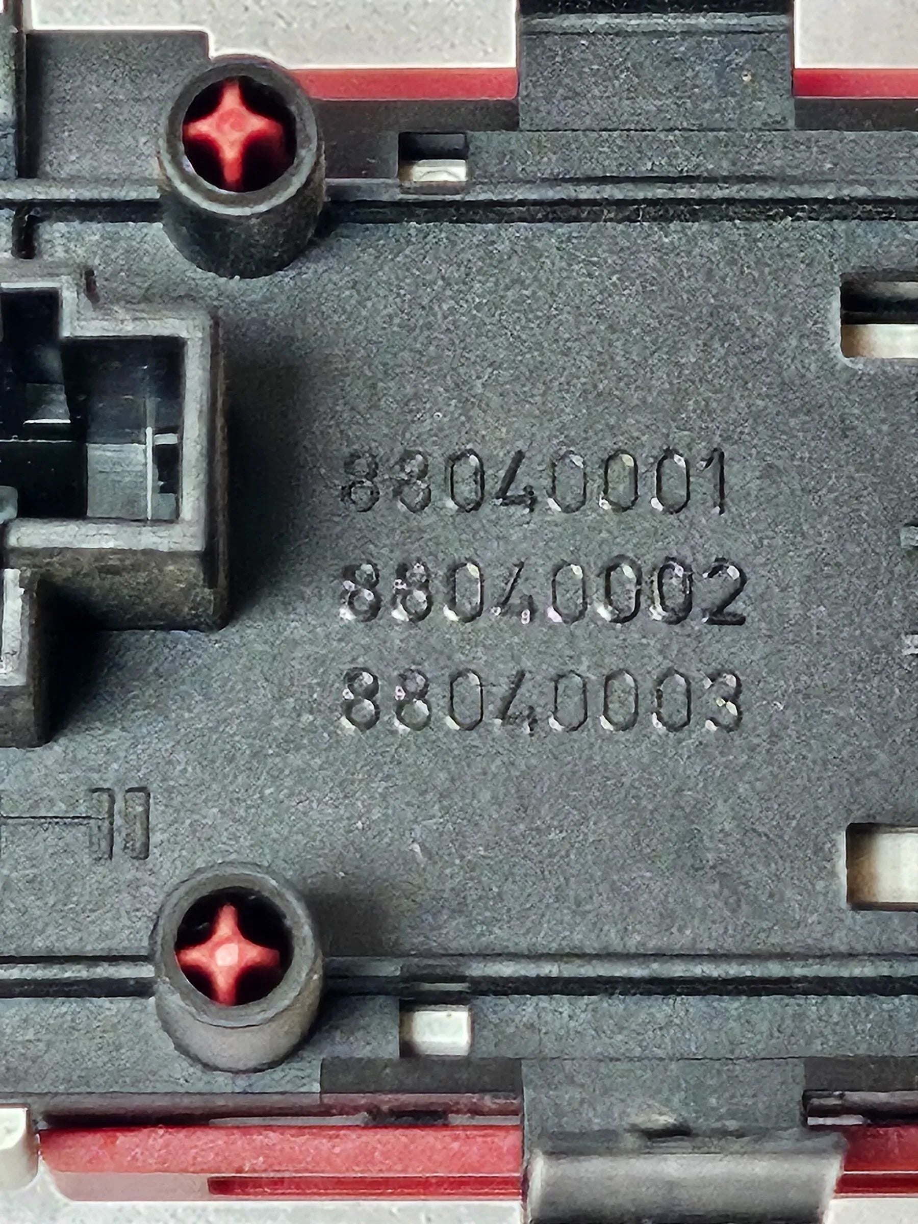 Oryginalny przełącznik świateł awaryjnych Renault Scenic II 8200095493