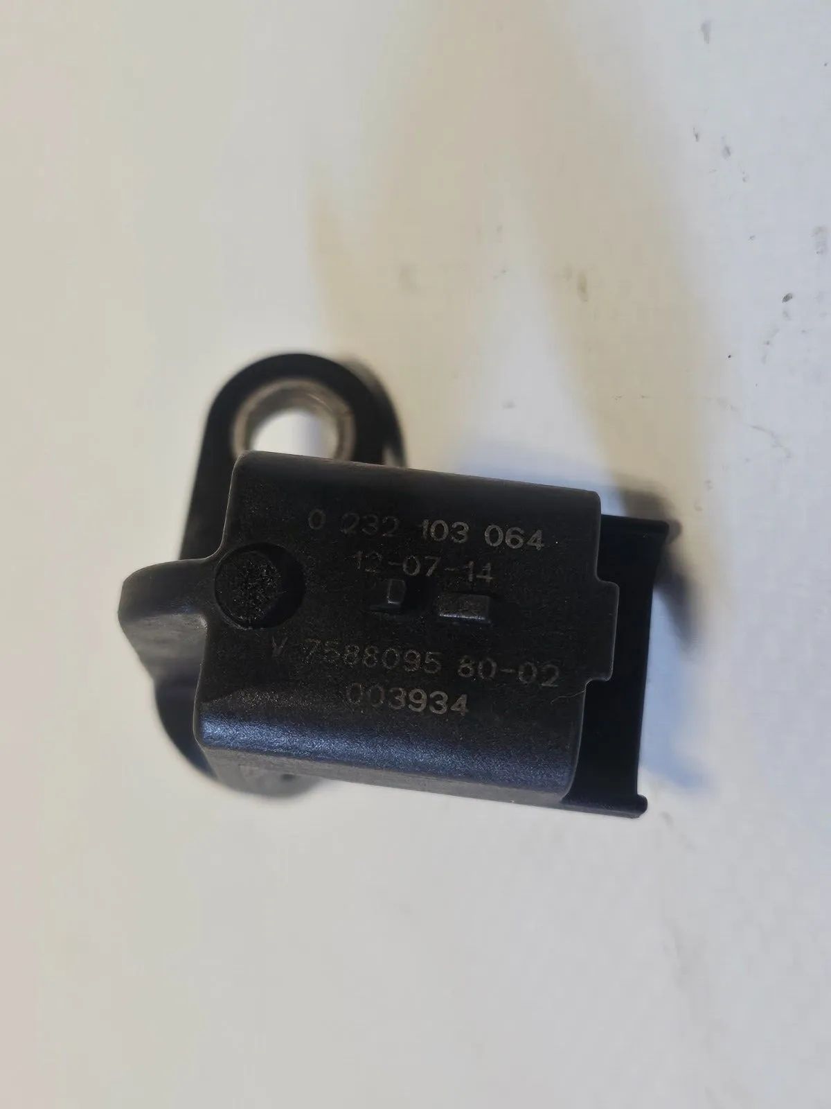 純正BMW 116i F20 136PS カムシャフトセンサー 7588095