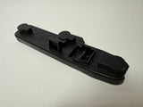 Oryginalny prawy uchwyt lampy tylnej Renault Megane I Mako 39680751