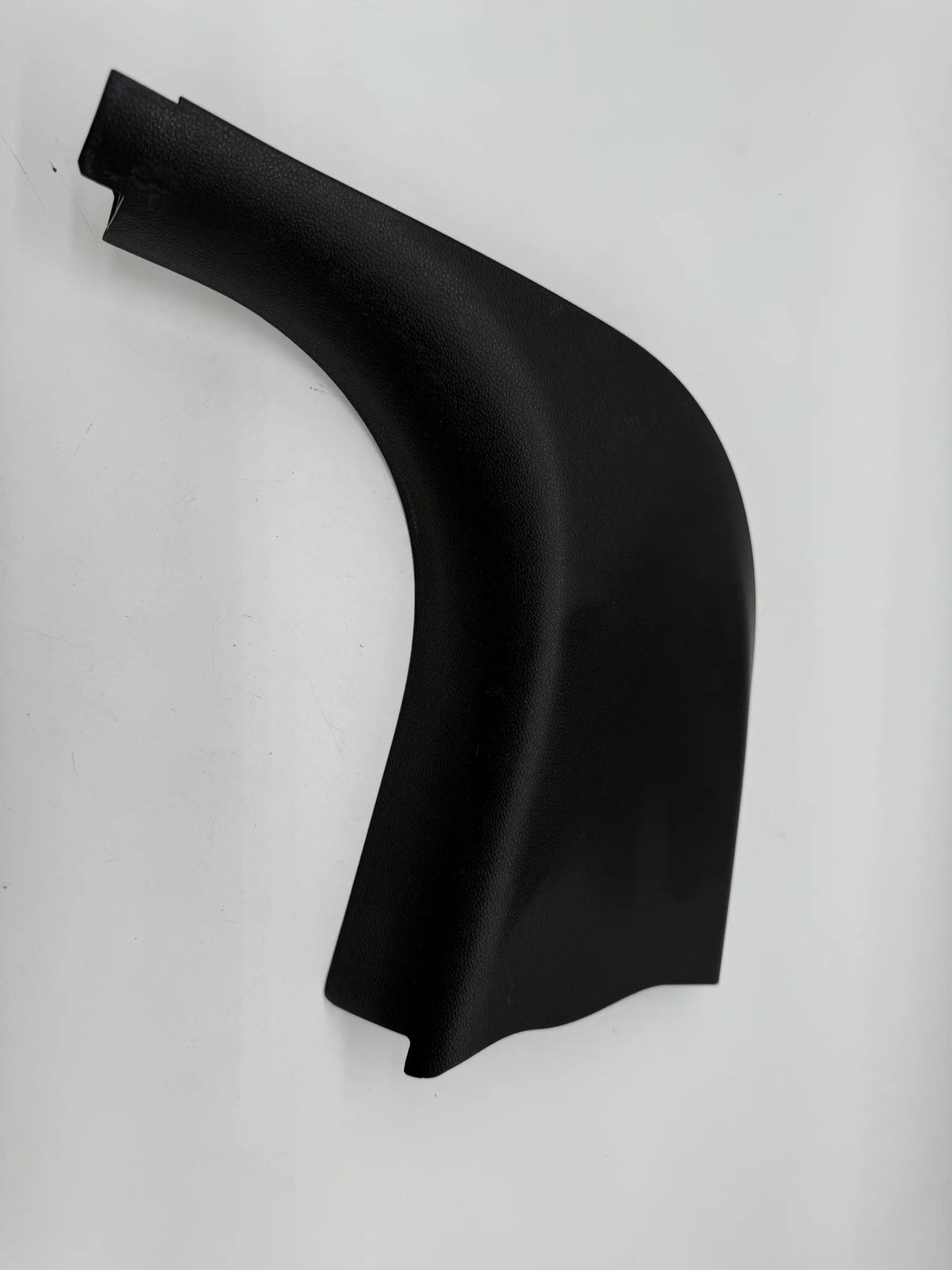 Обивка передней правой двери BMW Е90 Е91 Е92 7066990 Панель покрытия ножного пространства