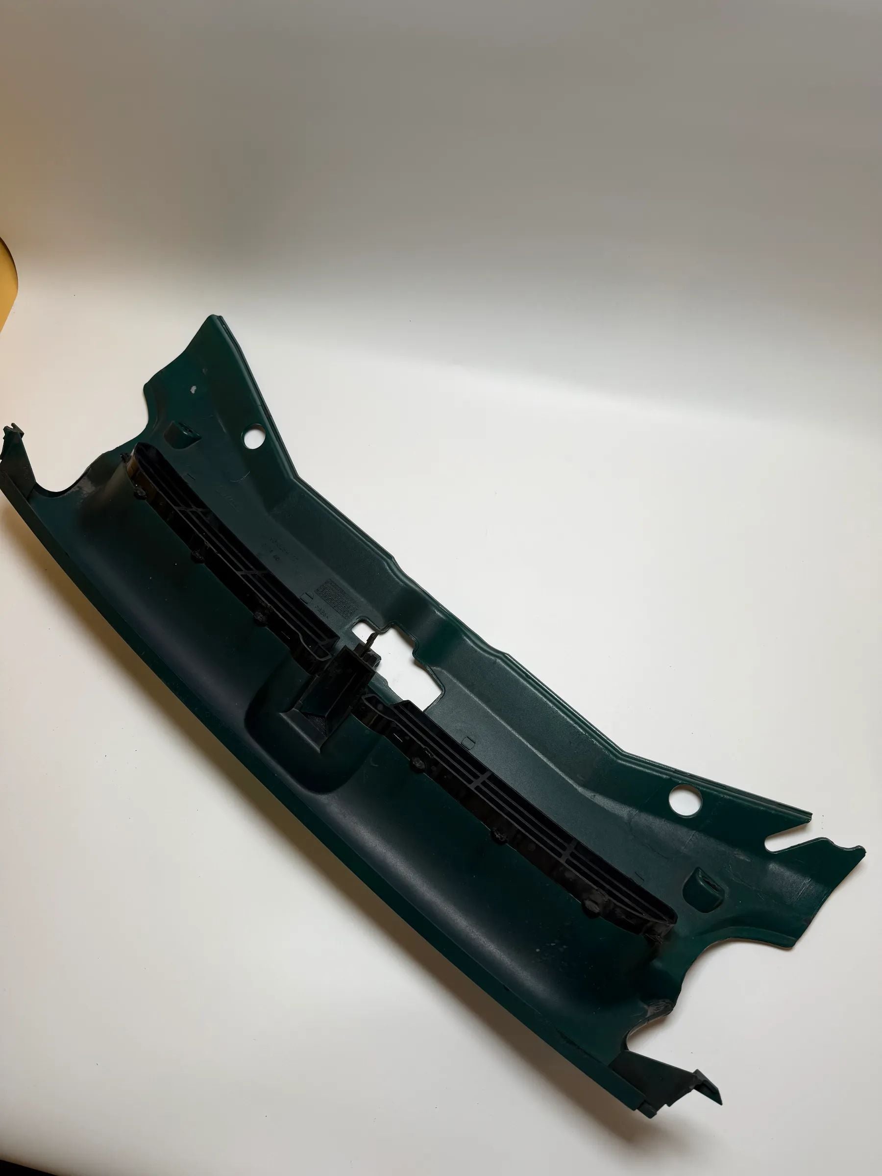 เปอโยต์ Partner 96-03 กระจังหน้าสีเขียว อะไหล่แท้ หมายเลข 9618254777