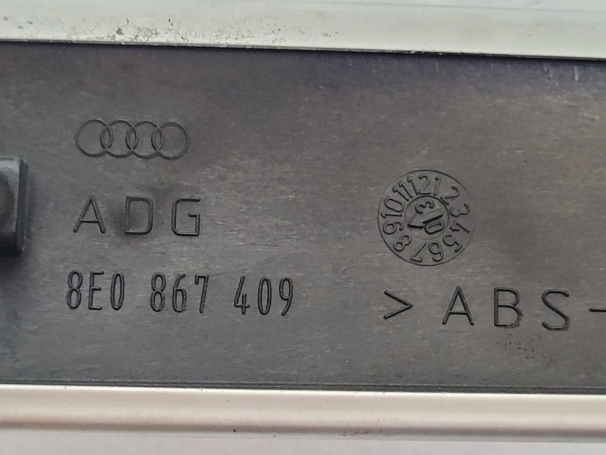 Original Audi A4 (S-Line) Dekorleiste Zierleiste Links Vorne 8E0867409