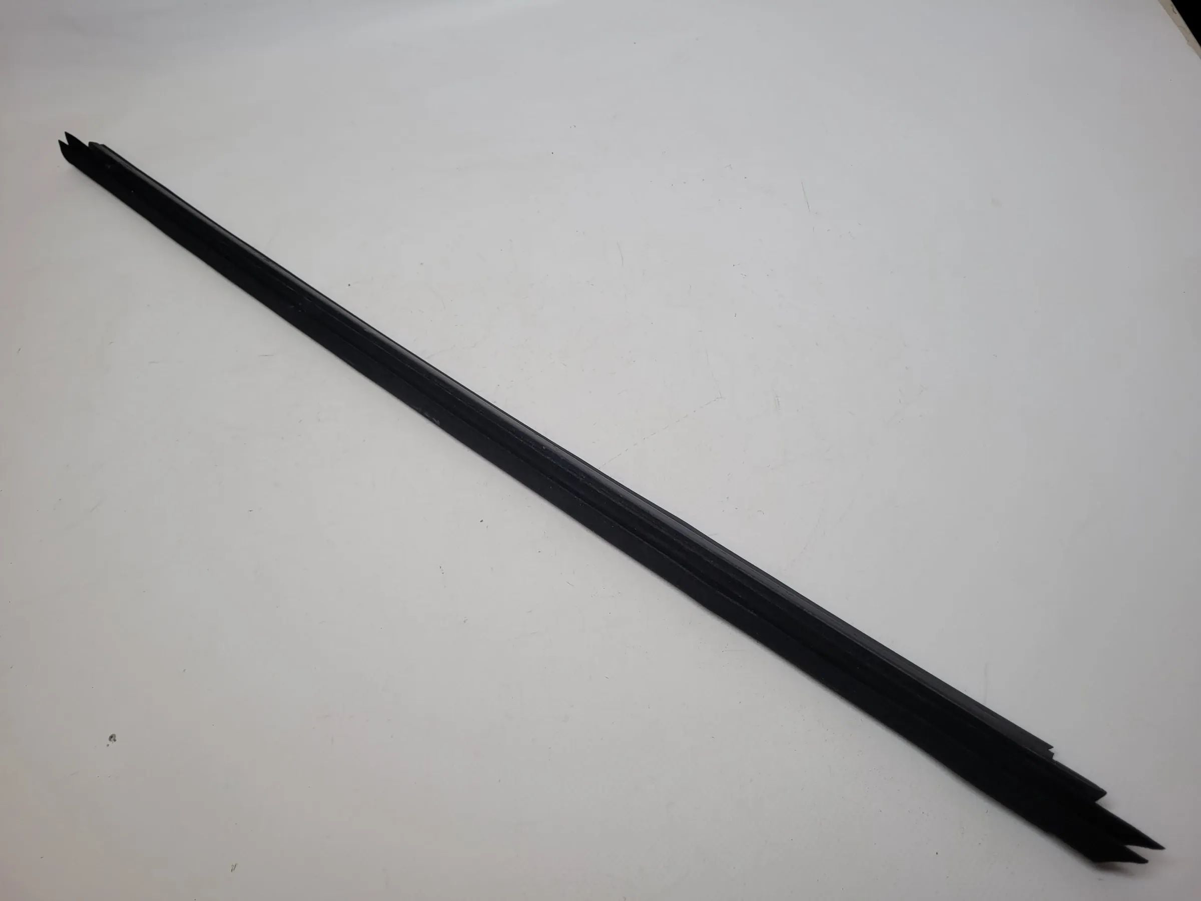 Original Audi A4 (8E/B6/B7) Tür Fenster Dichtung Leiste Links 8E0853284B