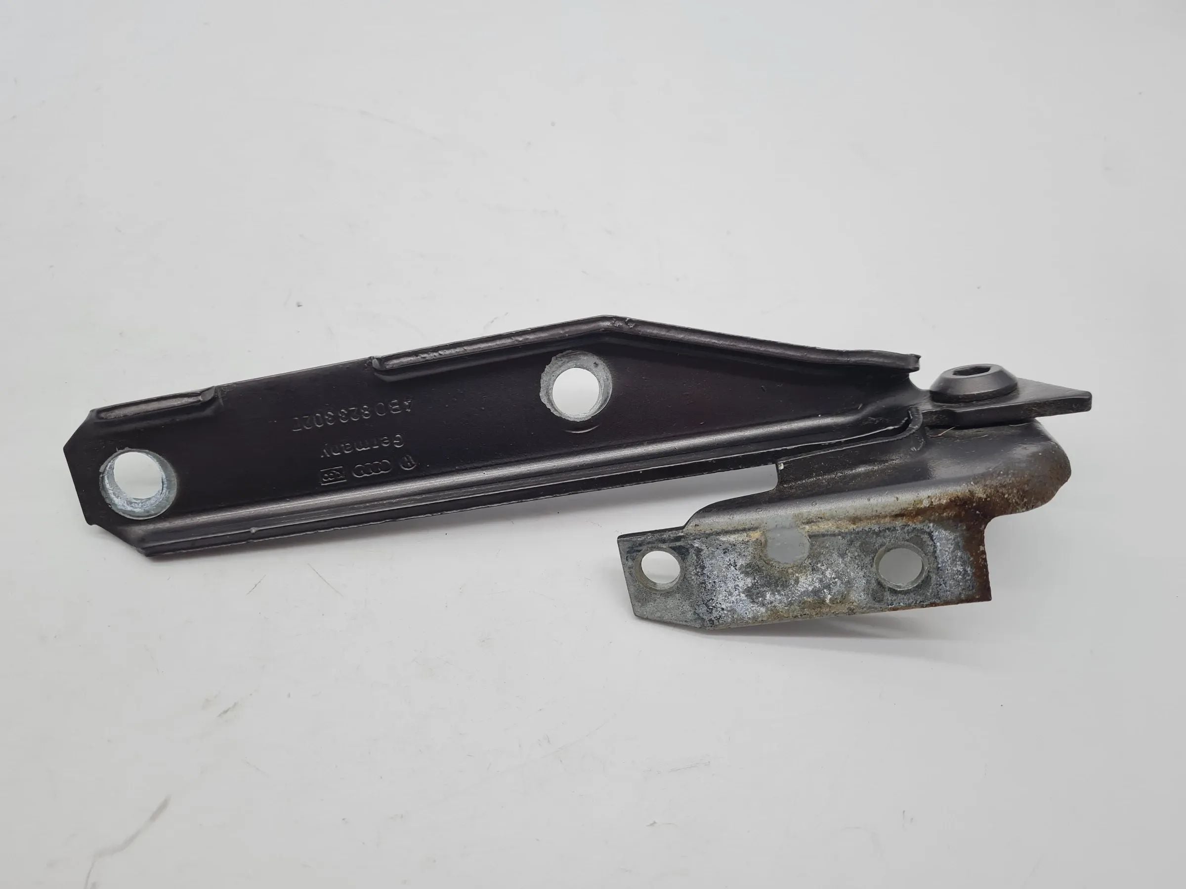 Original Audi A6 (4B2/4B4) Motorhaube Motorhaubenscharnier Rechts 4B0823302E