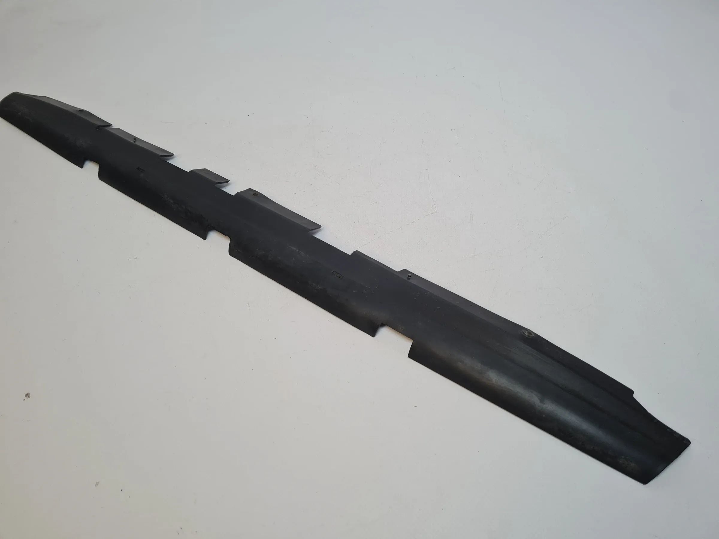 Original Audi A6 (4B2/4B4) Führung Abdeckung Schloßträger 4B0121292