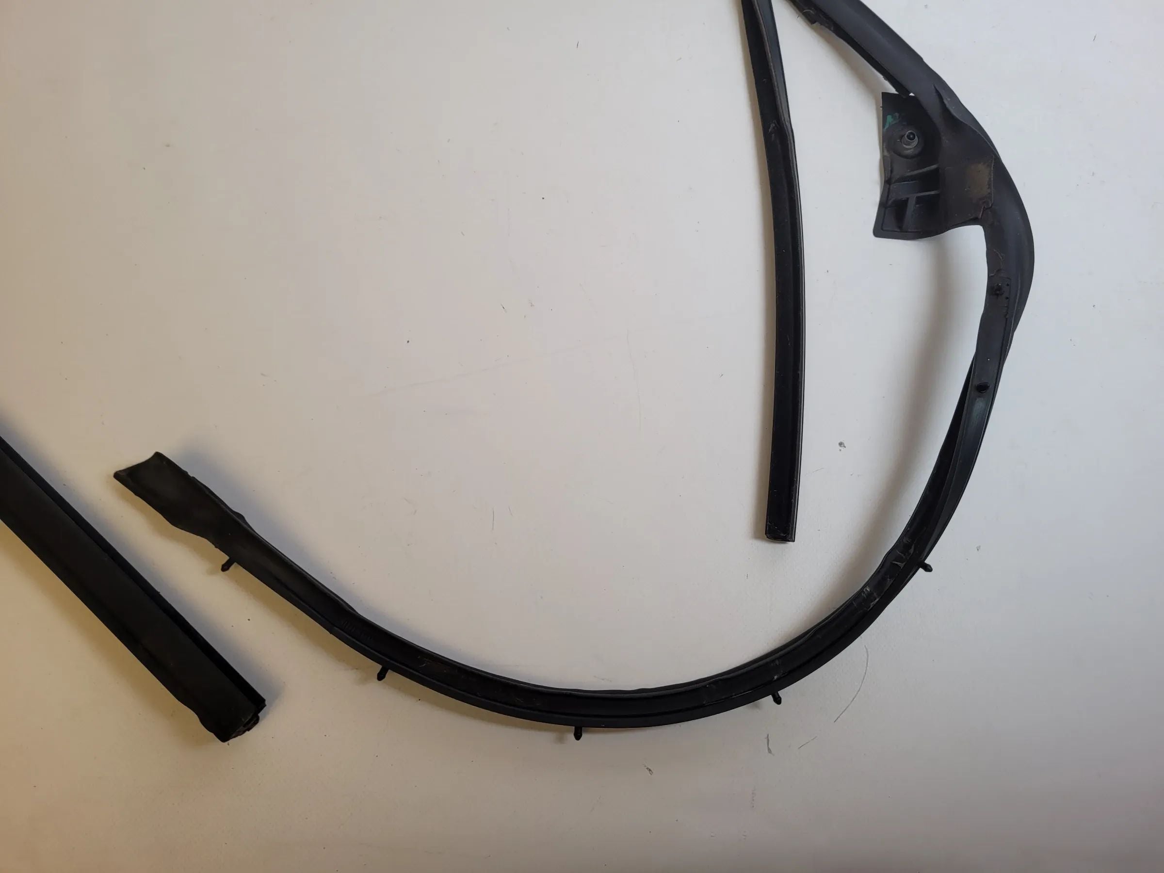 Original Audi A6 (4B2/4B4) Fensterführung Dichtung Hinten Links 4B9839439