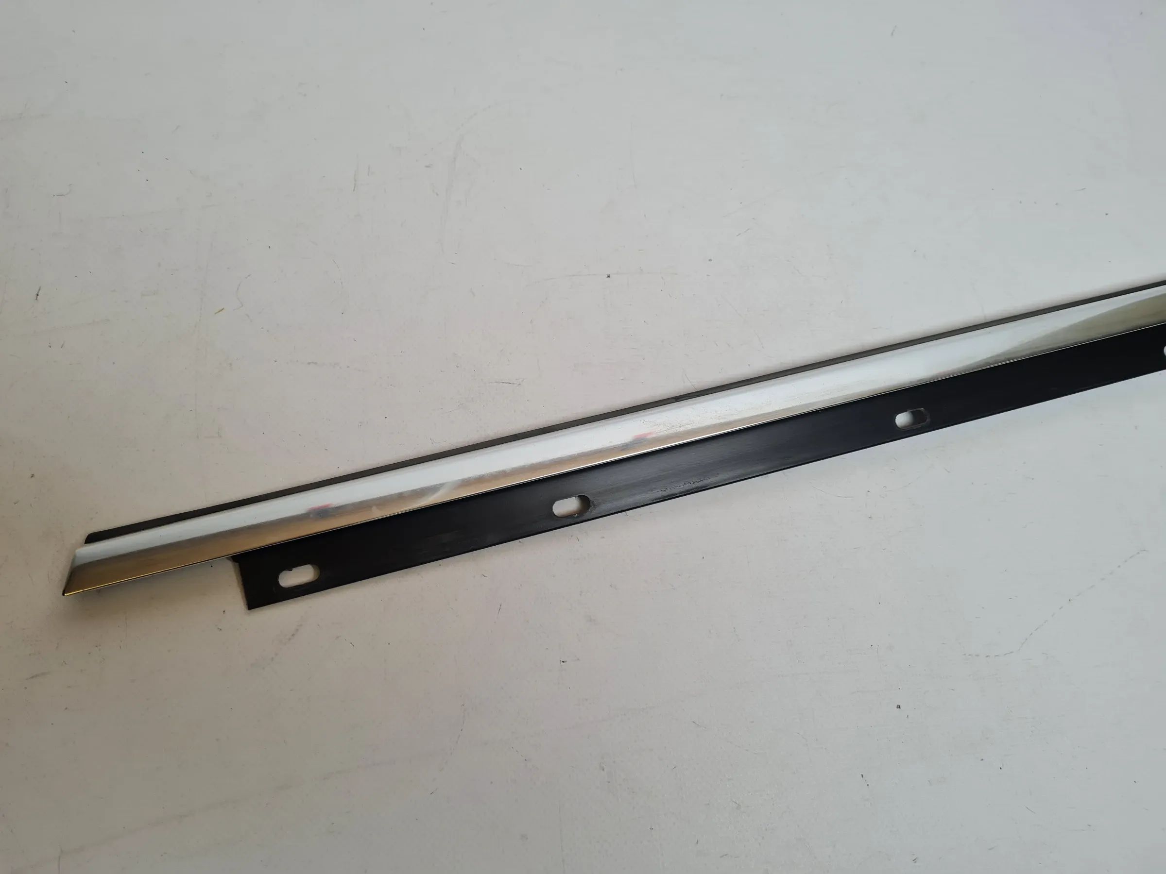 Original Audi A4 (8E/B6/B7) S-Line Dichtung Fensterleiste R./Hinten 8E0853764B