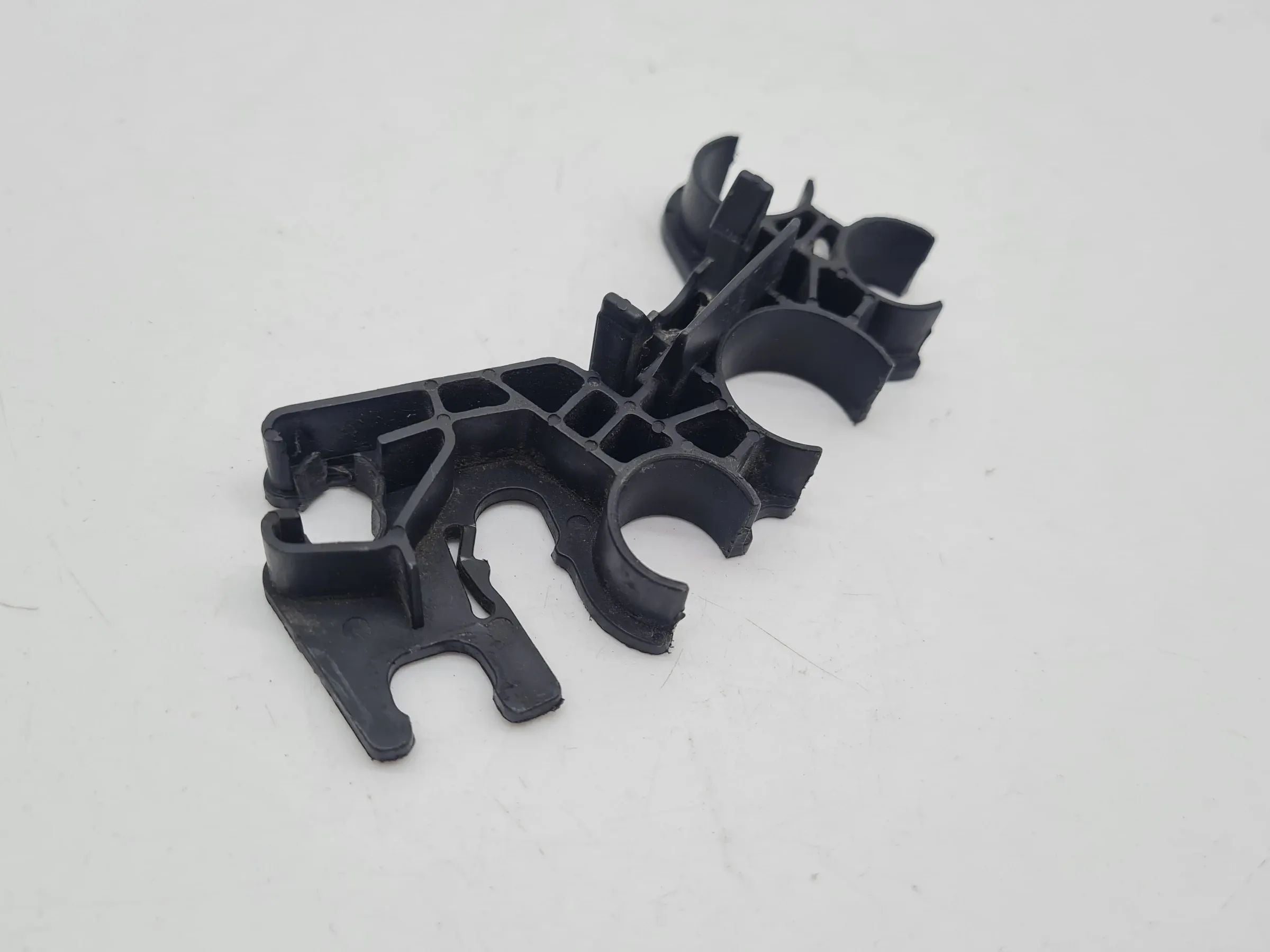 Original Audi A6 (4B2/4B4) Halter Halterung Sicherungsträger 4B0971845