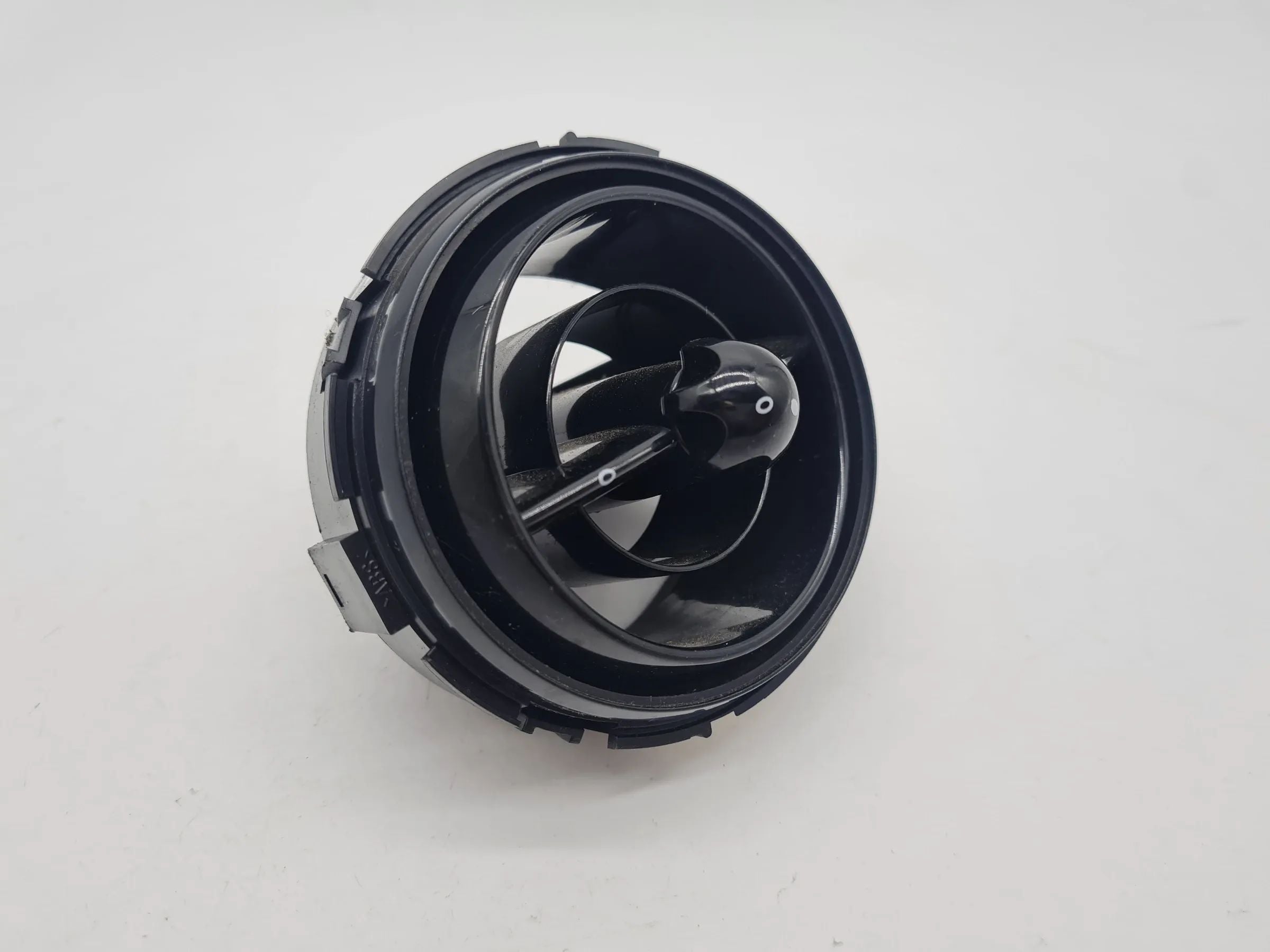 Original Mini One (R50/R53) Air Vent Duct Front L/R 6800887