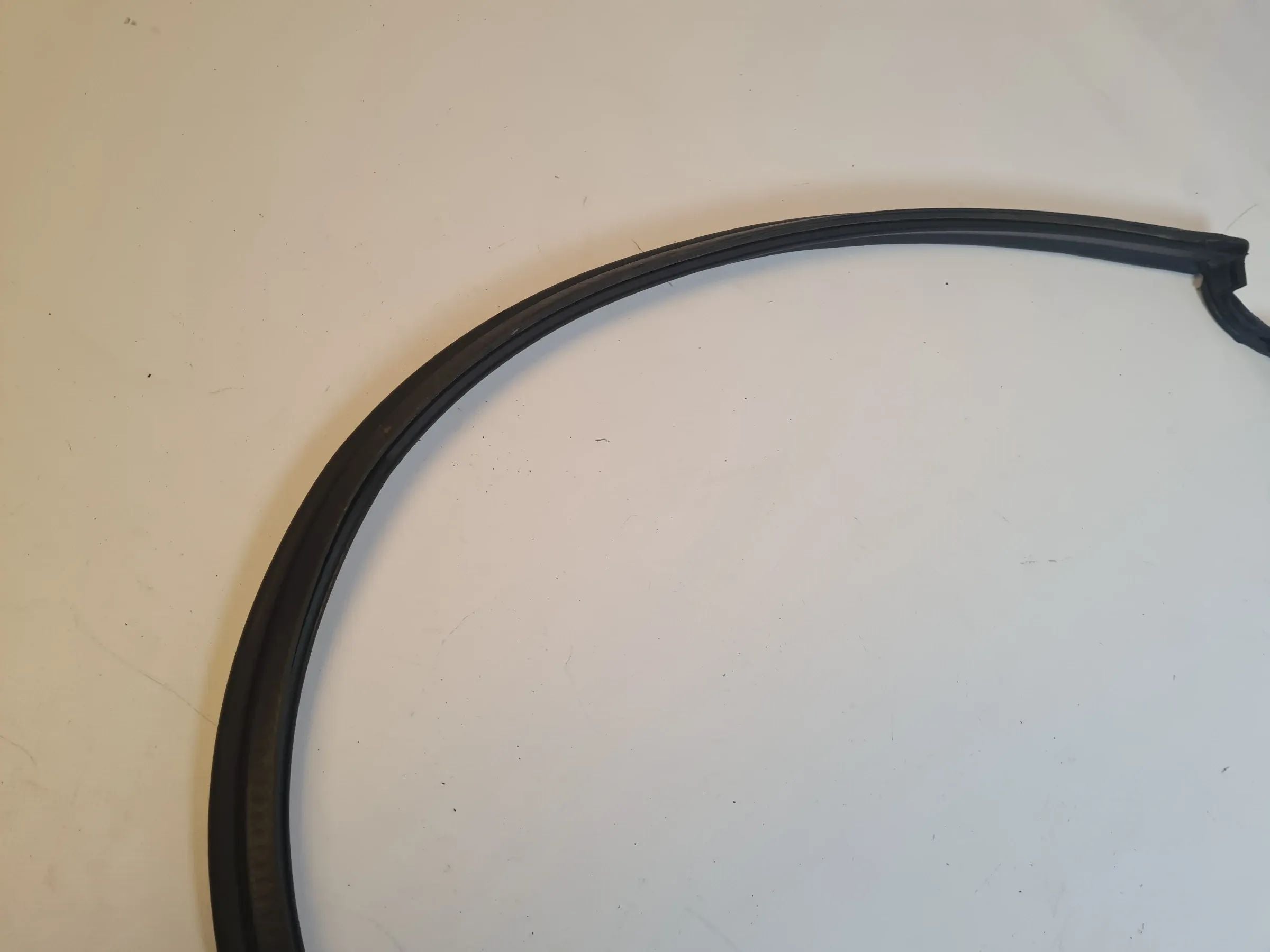 Original Mini One (R50/R53) Dichtung Frontklappe Motorhaube Hinten 7058137