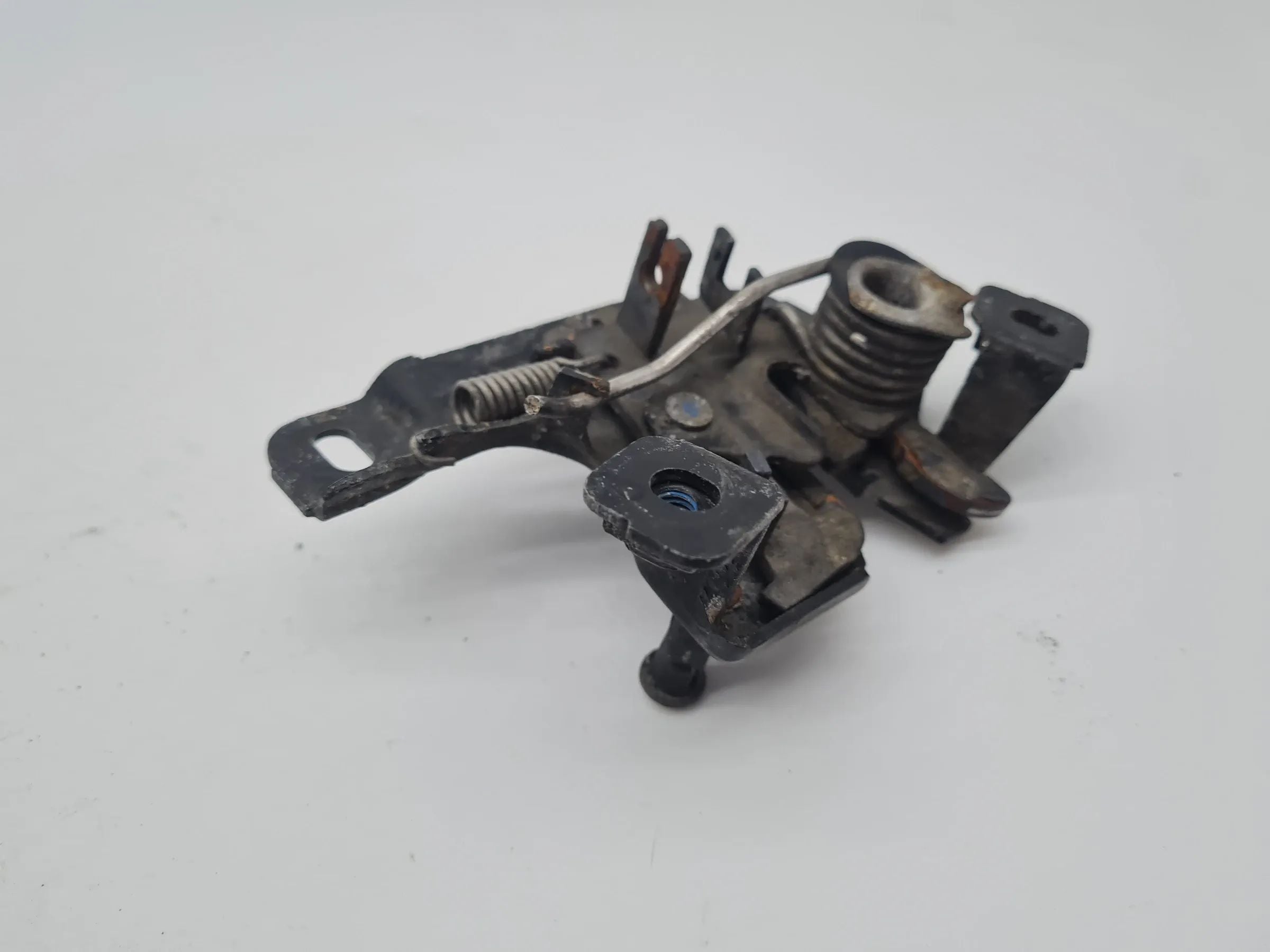 Original Audi A6 (4B2/4B4) Motorhaube Motorhaubenschloss 8D0823508