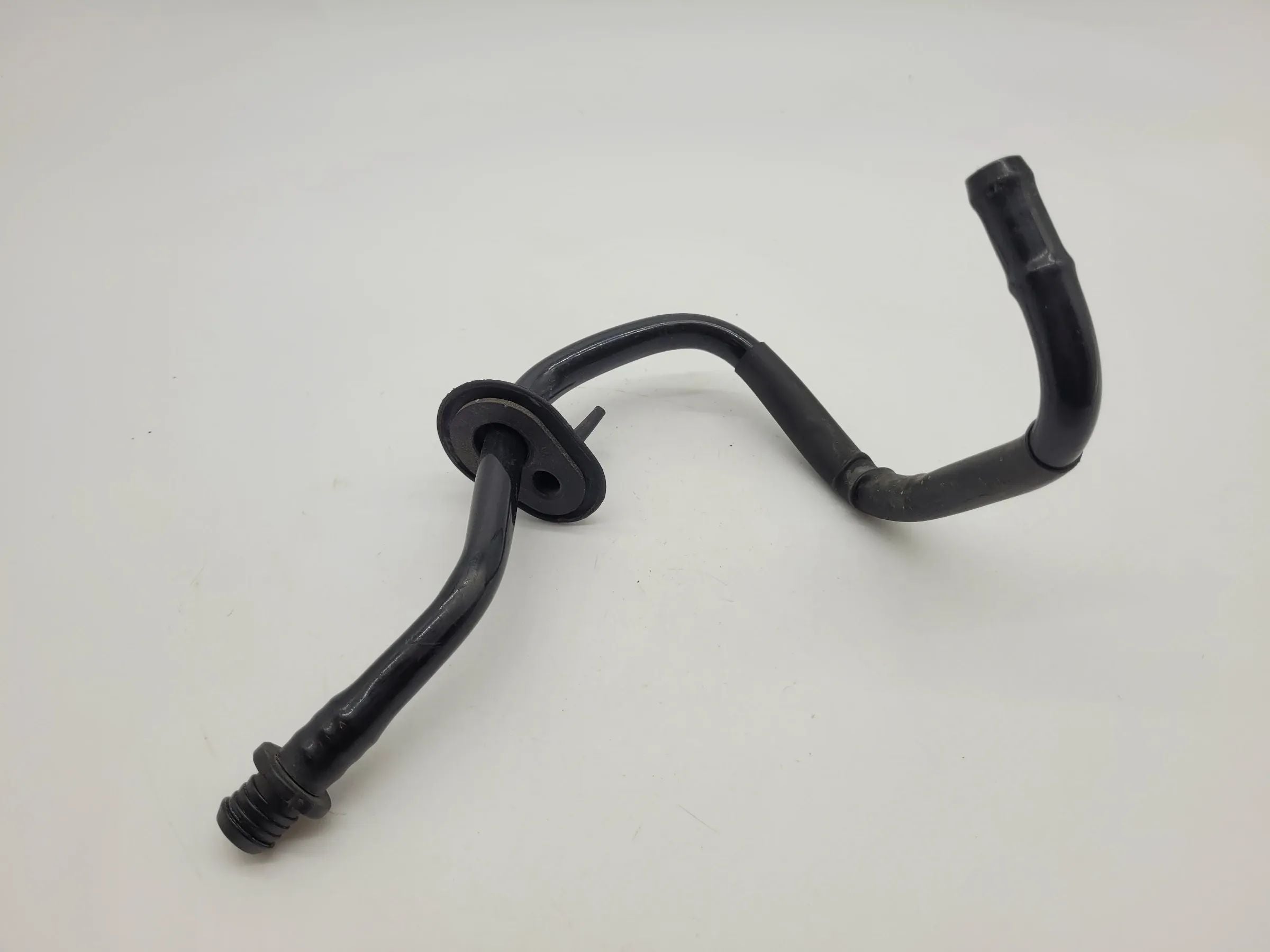 Original Audi A6 (4B2/4B4) Unterdruckleitung Bremskraftverstärker 8D0611743