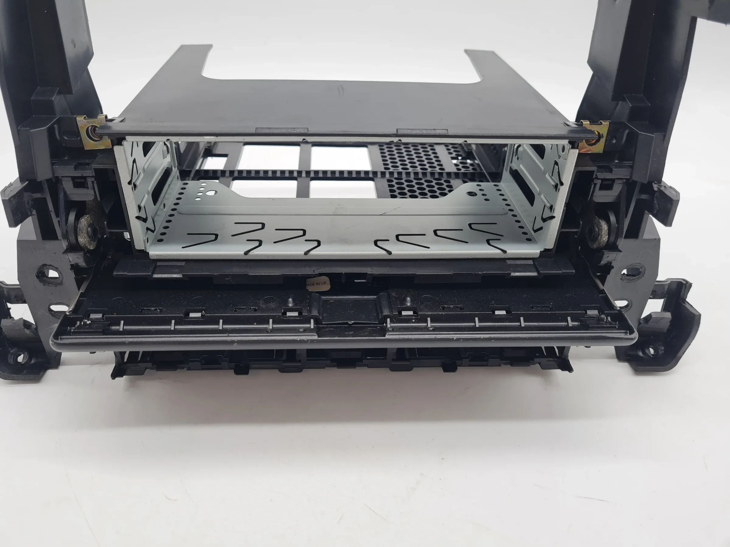 Original Audi A6 (4B2/4B4) Mittelkonsole Radioschacht 4B0858005