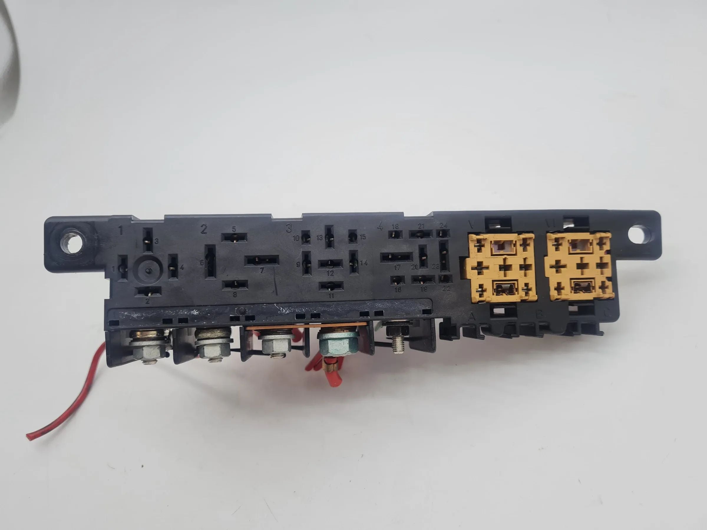 Original Audi A6 (4B2/4B4) Relais Stecker Leiste Träger 8L0941822A